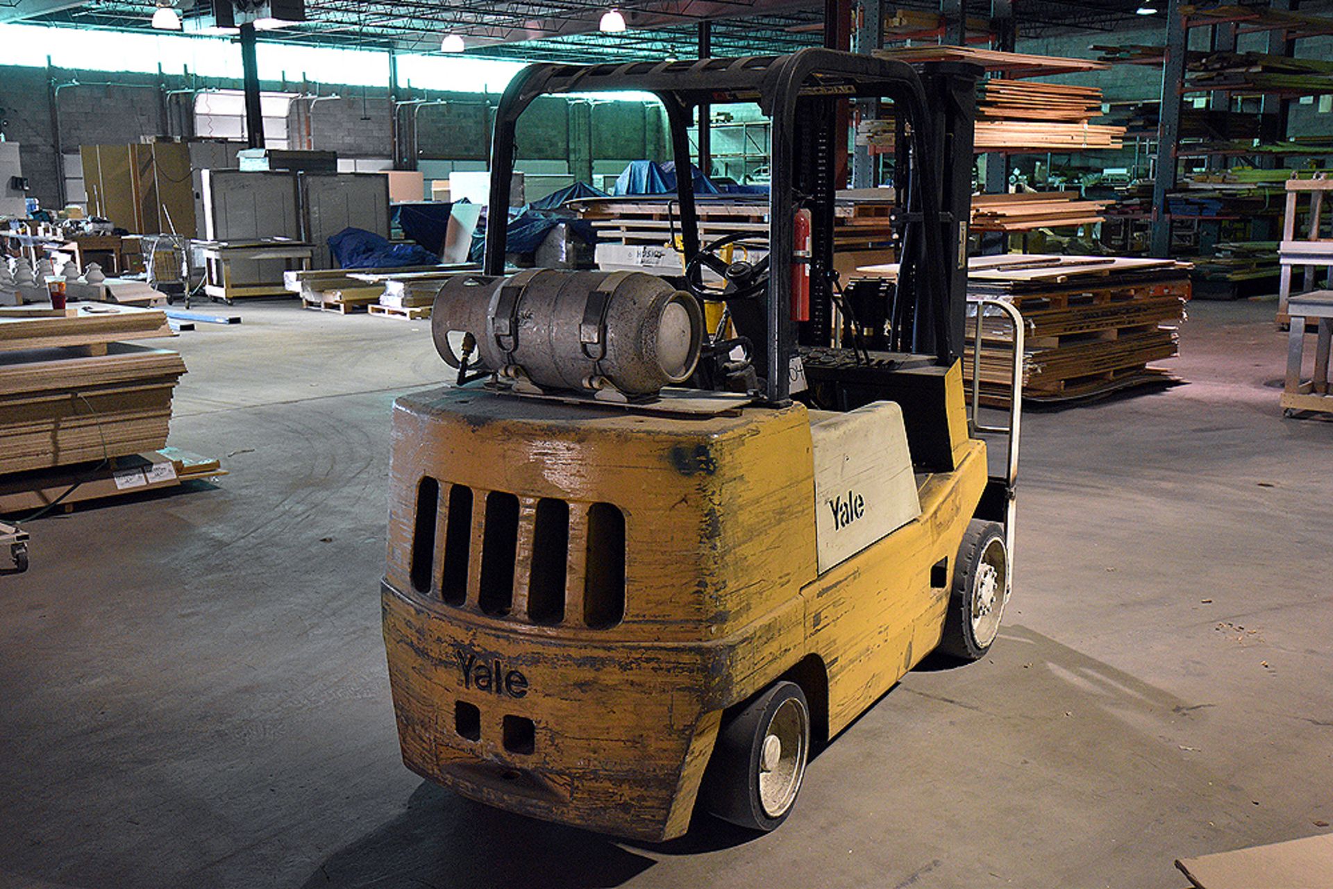 Yale 12,626lb 3-Stage LPG Forklift (8,000lb cap) - Image 3 of 7