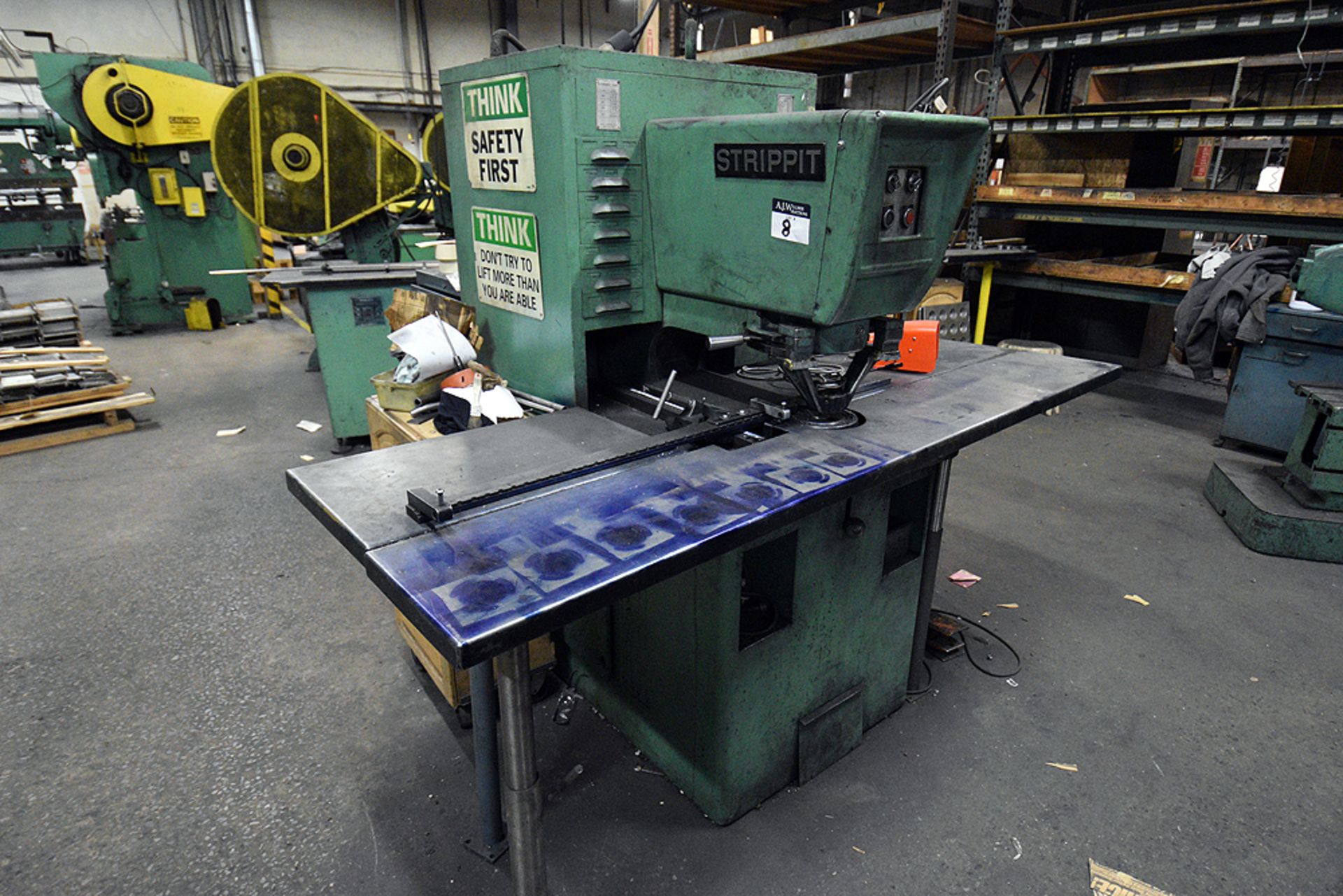 Strippit Inc. 15B Sheet Metal Fabricator w/ Hydra-Matic Head, Model 255 s/n 25531065