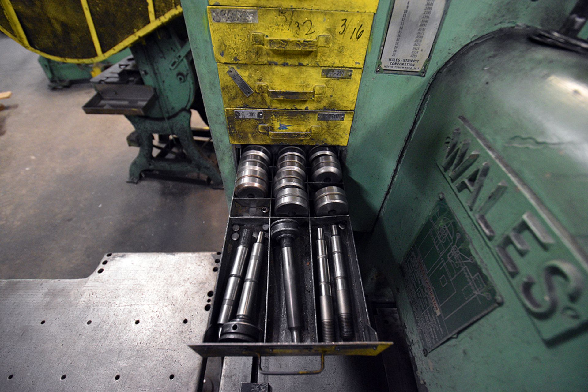 Wales-Strippit Corp. Sheet Metal fabricator w/ Hydra-New-Matic Head, Machine no. 6522156 - Image 11 of 20
