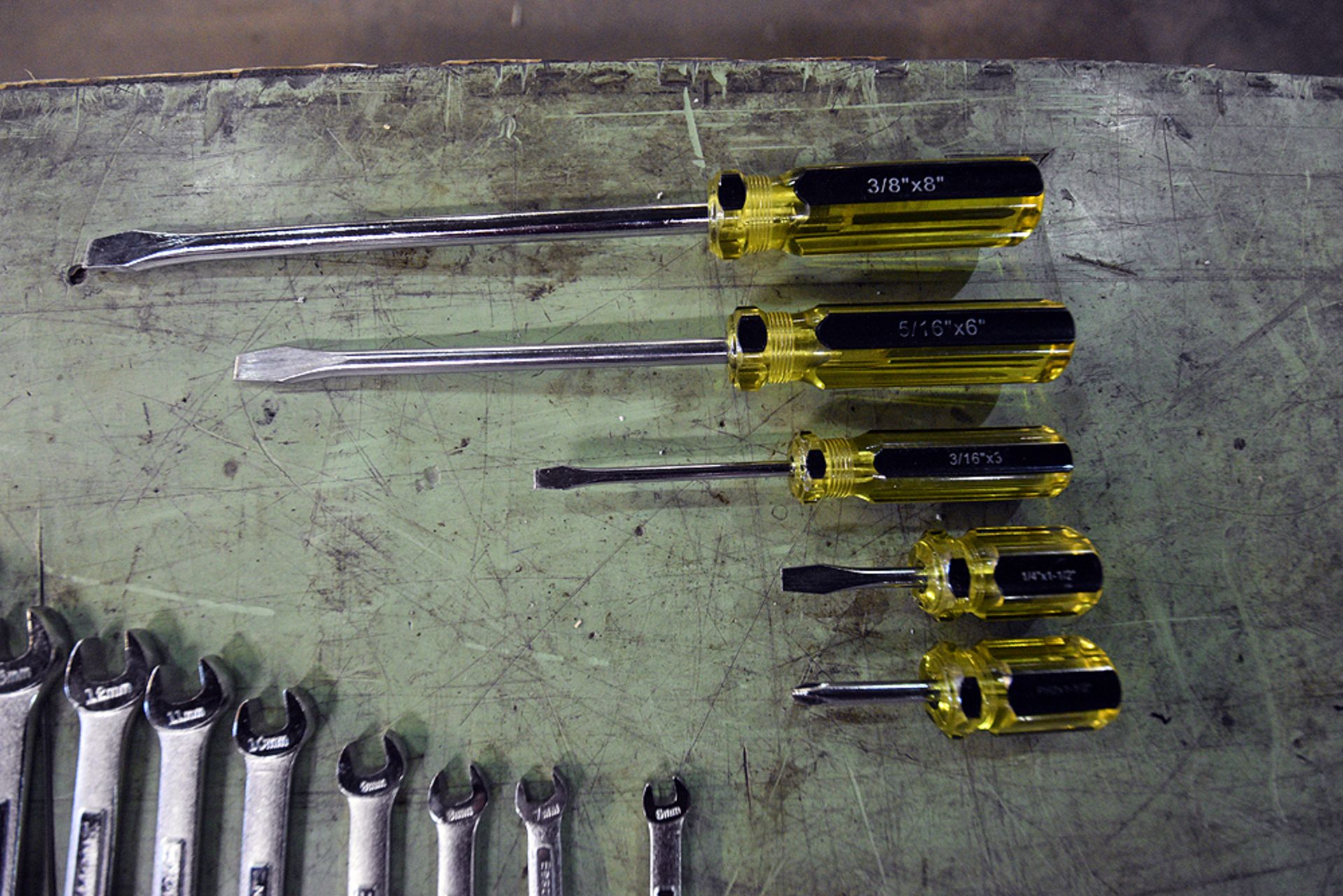 (1)14 pc Combination Wrench Set (8mm-30mm) w/ Ass't Wrenches, Screwdrivers, and Allen Keys - Image 4 of 5