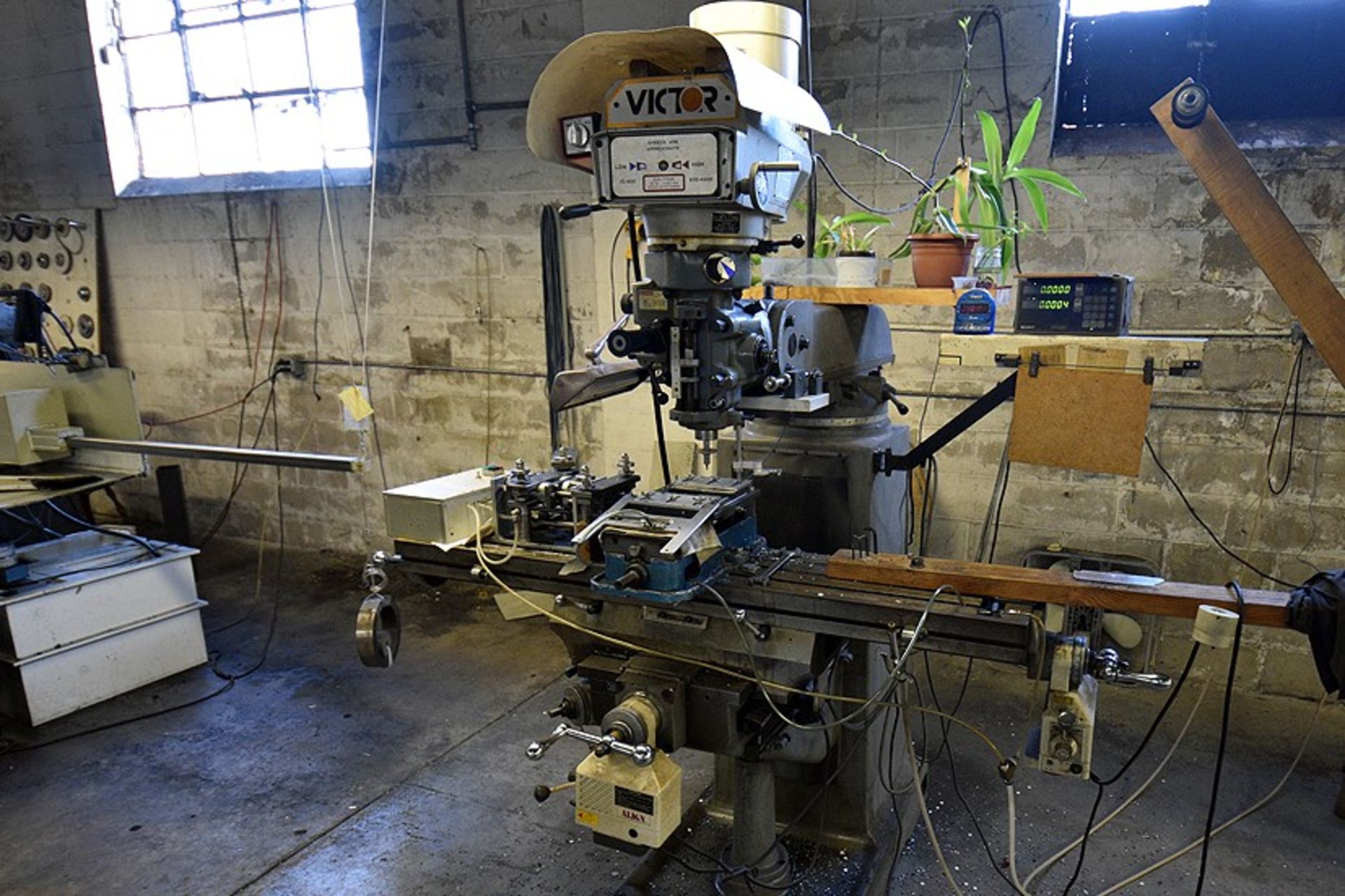 Victor model K3V vertical milling machine, s/n K3V990882, w/ 3 H.P. head, w/ 10” x 54” T-slotted