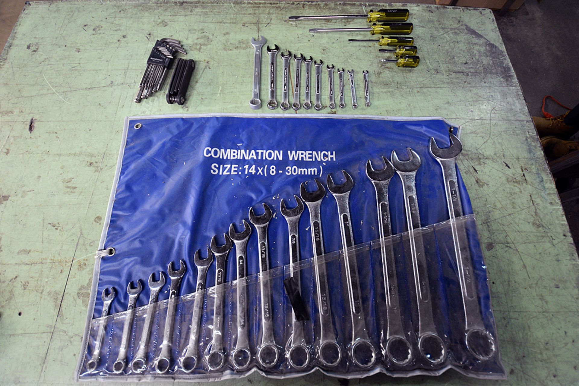 (1)14 pc Combination Wrench Set (8mm-30mm) w/ Ass't Wrenches, Screwdrivers, and Allen Keys