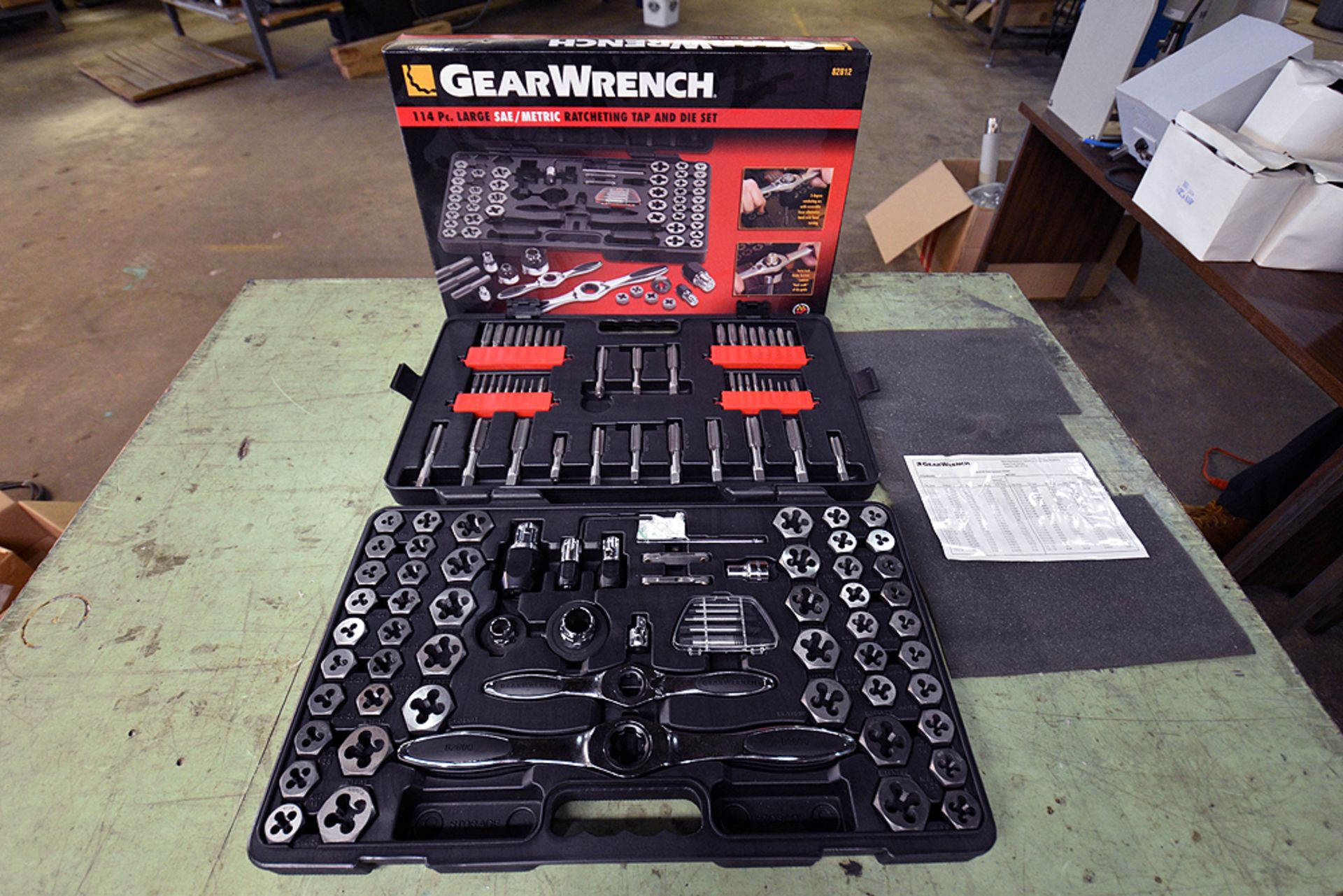 Gear Wrench 114pc SAE/Metric Ratcheting Tap and Die Set