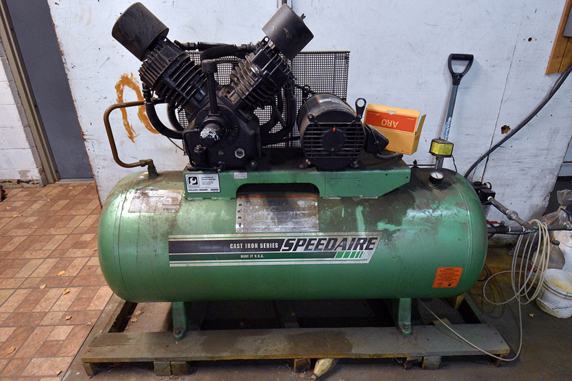 Speedaire model 5F233B cast iron series air compressor, s/n L12/5/97/00774, w/ 10 H.P. motor, w/ 120 - Image 2 of 5