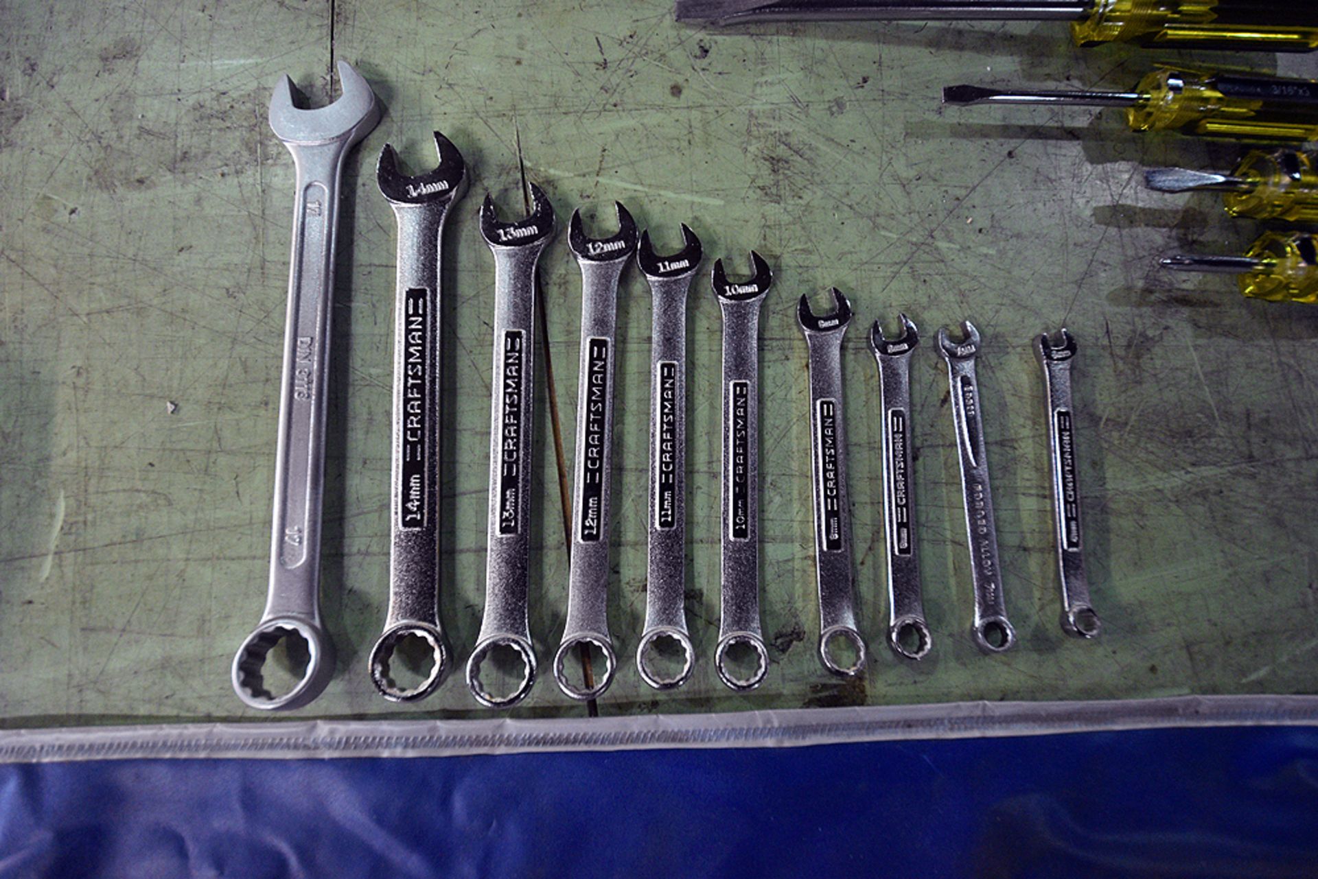(1)14 pc Combination Wrench Set (8mm-30mm) w/ Ass't Wrenches, Screwdrivers, and Allen Keys - Image 3 of 5