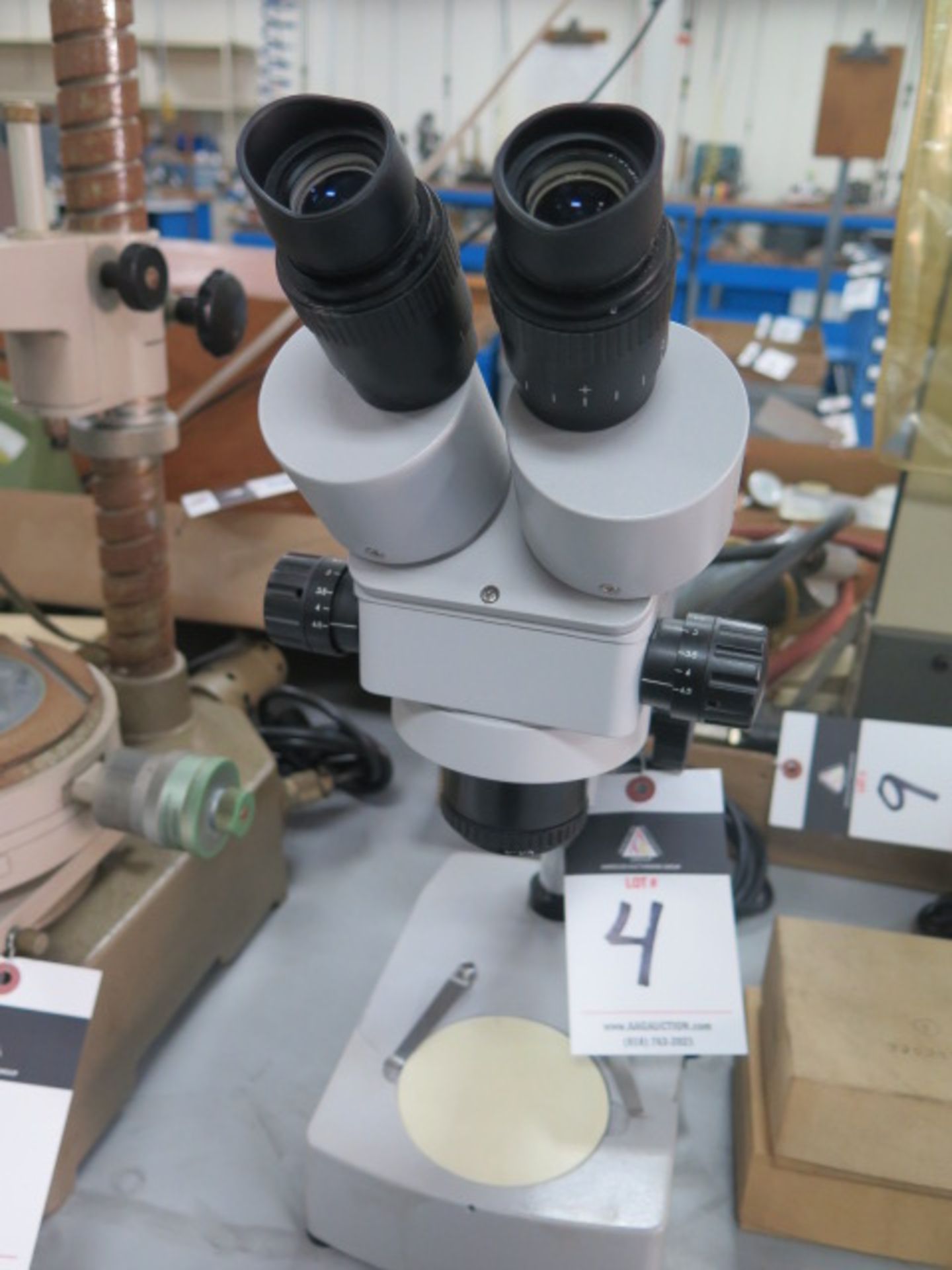 Stereo Microscope w/ Light Source