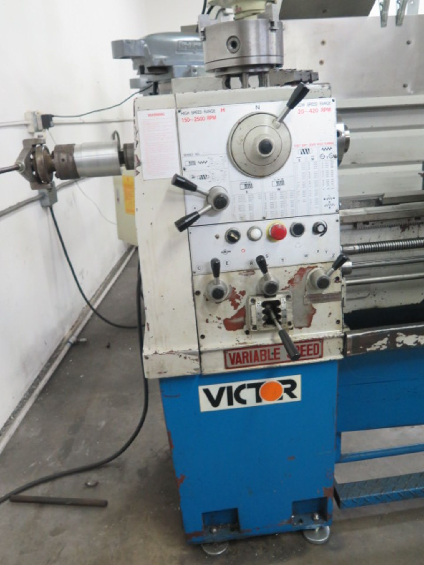 Victor 1440VS 14" x 40" Geared Head Gap Bed Lathe s/n 7758 w/ 20-2500 RPM, Inch/mm Threading, - Image 4 of 10