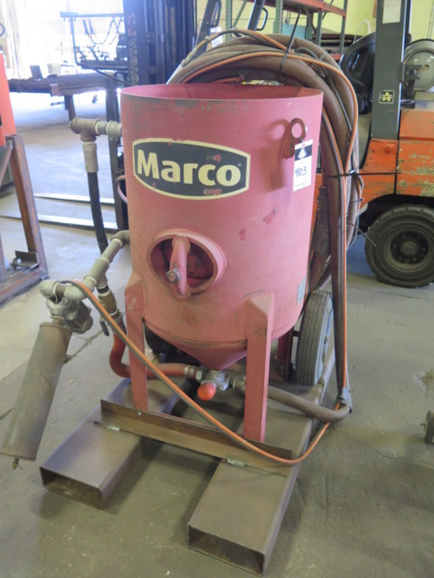 Macro Sand Blasting Pot w/ Acces