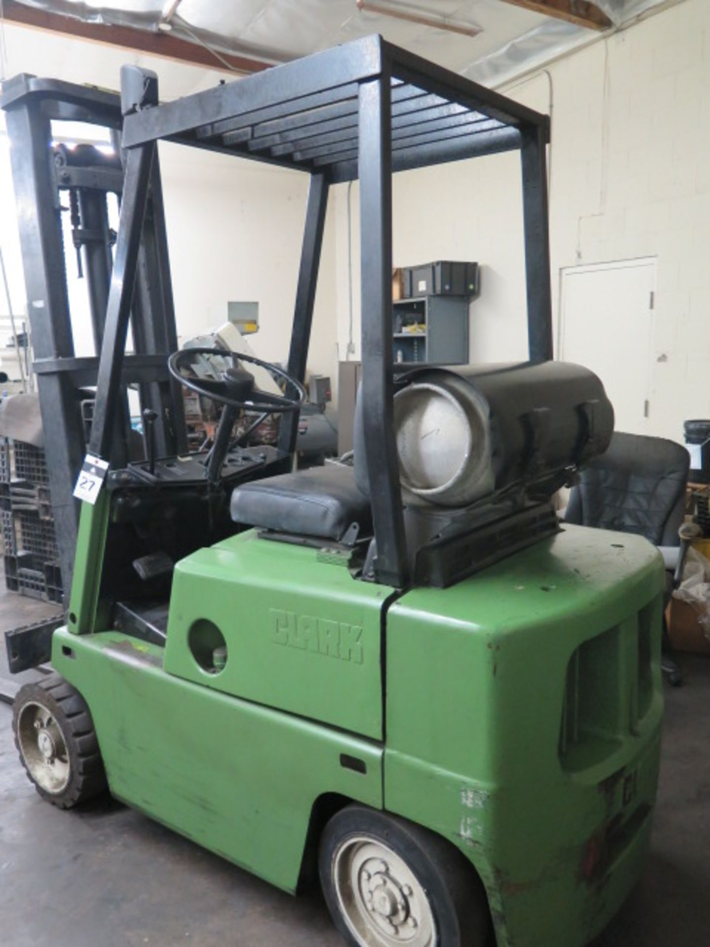 Clark C500-40 4000 Lb Cap LPG Forklift s/n 355-1238-5671FA w/ 2-Stage Mast, 154” Lift Height, - Image 2 of 8