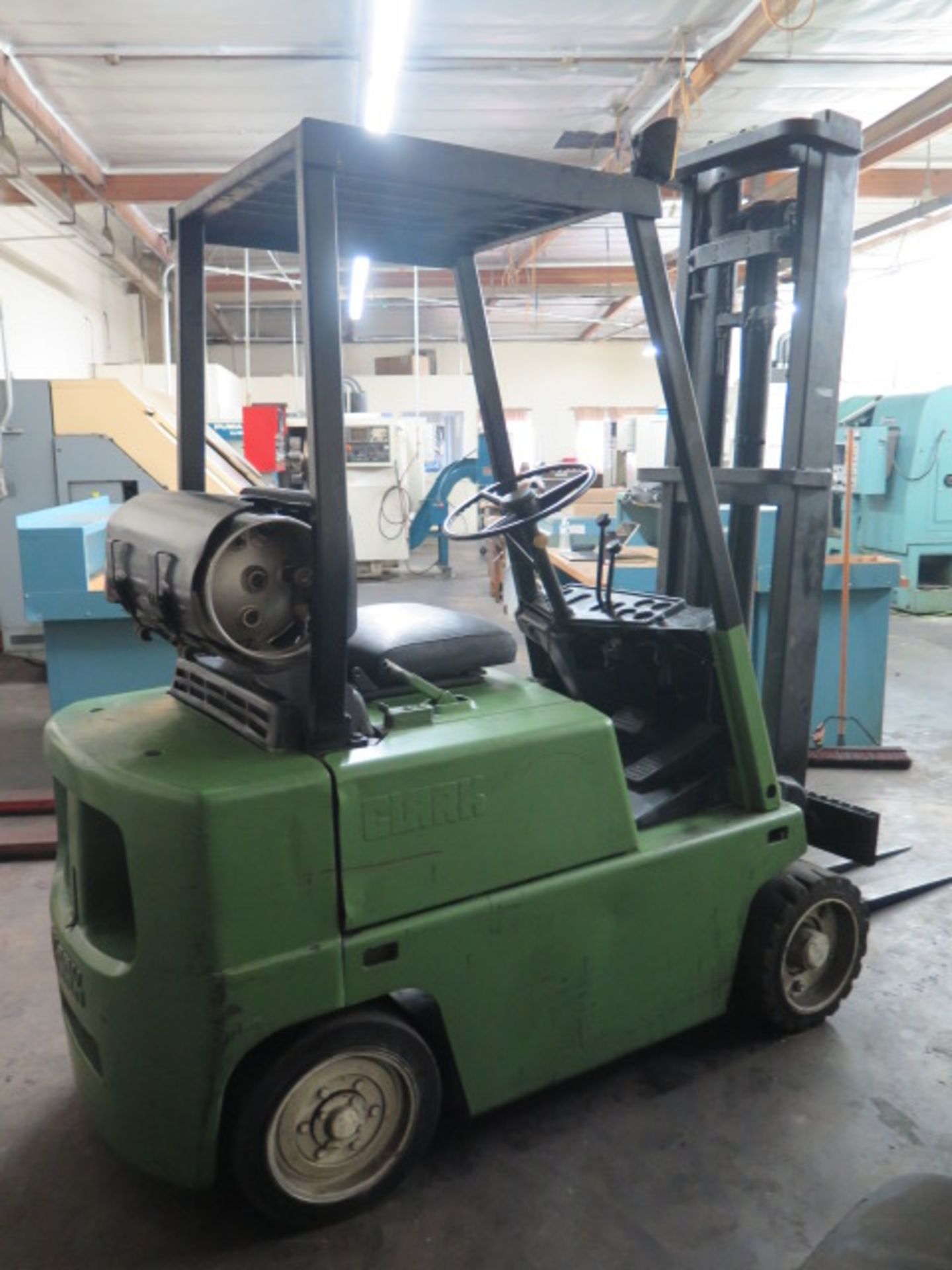 Clark C500-40 4000 Lb Cap LPG Forklift s/n 355-1238-5671FA w/ 2-Stage Mast, 154” Lift Height, - Image 3 of 8