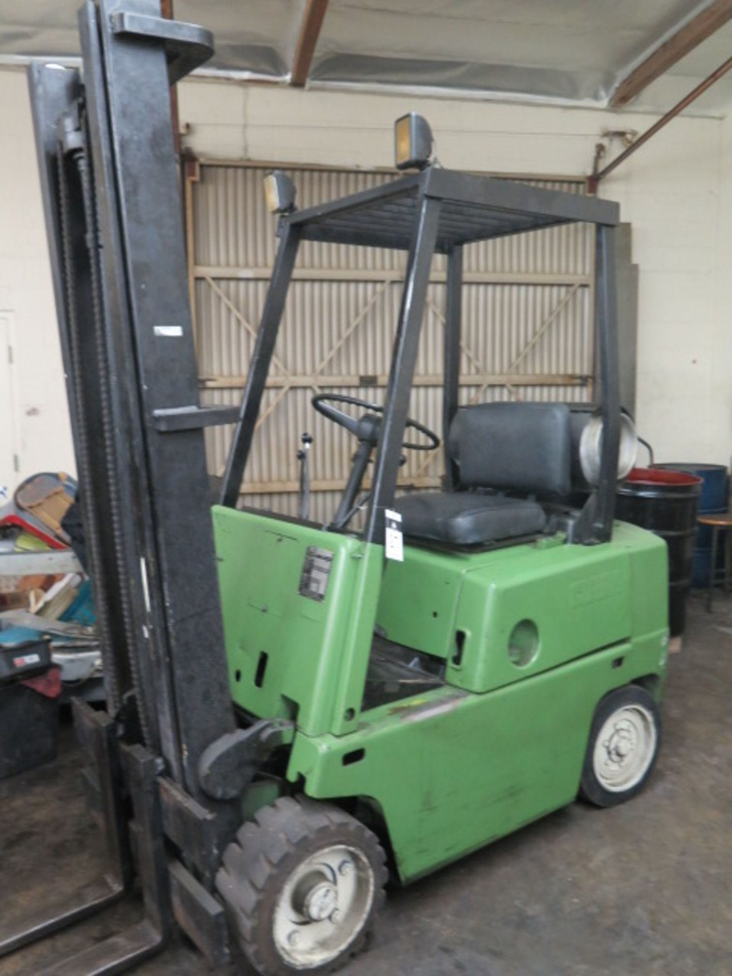 Clark C500-40 4000 Lb Cap LPG Forklift s/n 355-1238-5671FA w/ 2-Stage Mast, 154” Lift Height,