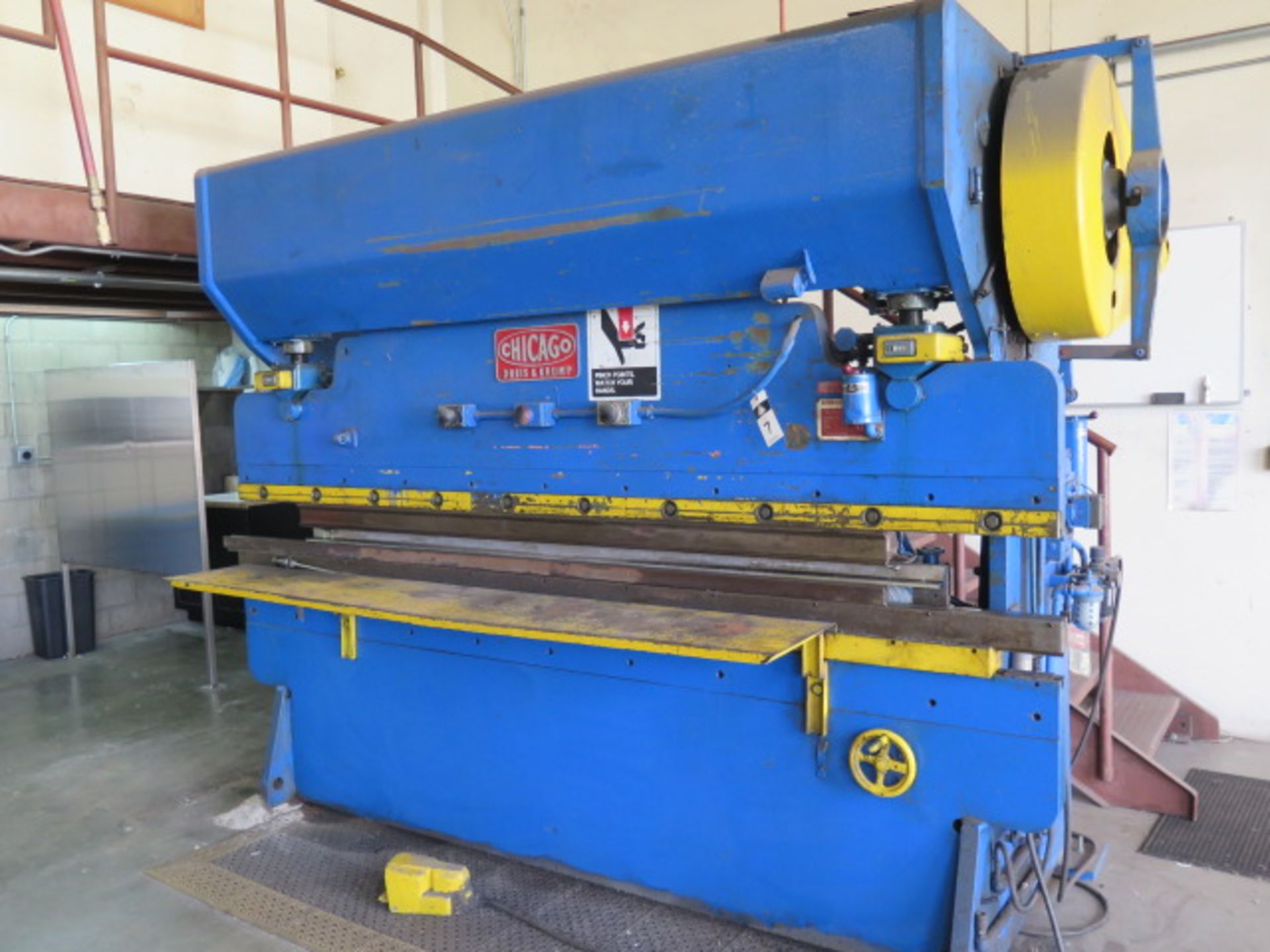 Chicago mdl. 810-L 60-90 Ton x 10’ Press Brake s/n L-15907 w/ Manual Dial Back Gauge, 121” Bed - Image 2 of 10