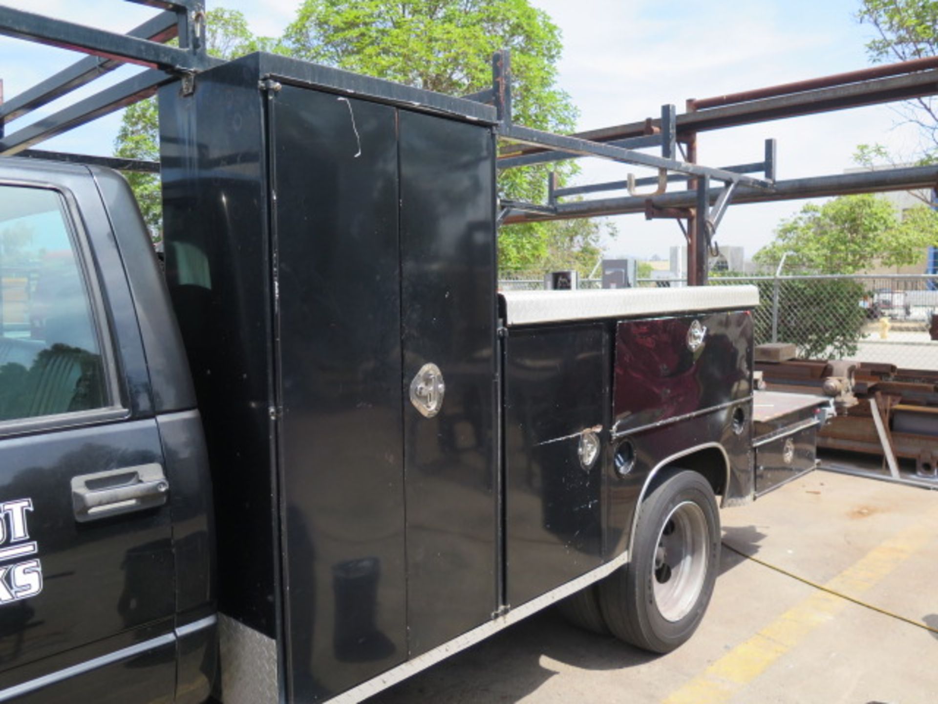 2001 Chevrolet Silverado 3500HD Welding Utility Truck Lisc# 6U26652 w/ 8.1L V8 Gas Engine, Automatic - Image 4 of 17