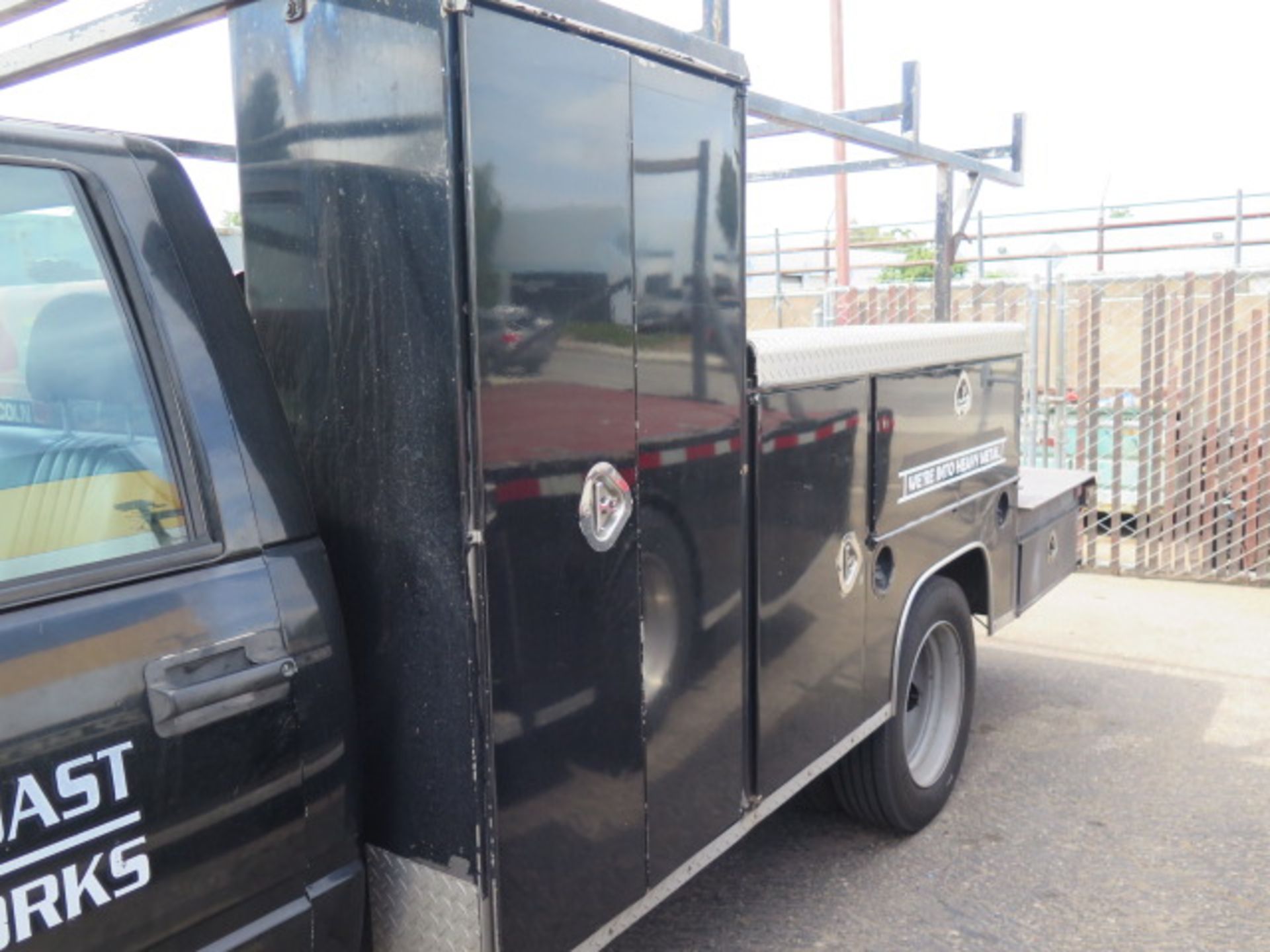 2001 Chevrolet Silverado 3500HD Welding Utility Truck Lisc# 6U26651 w/ 8.1L V8 Gas Engine, Automatic - Image 10 of 19