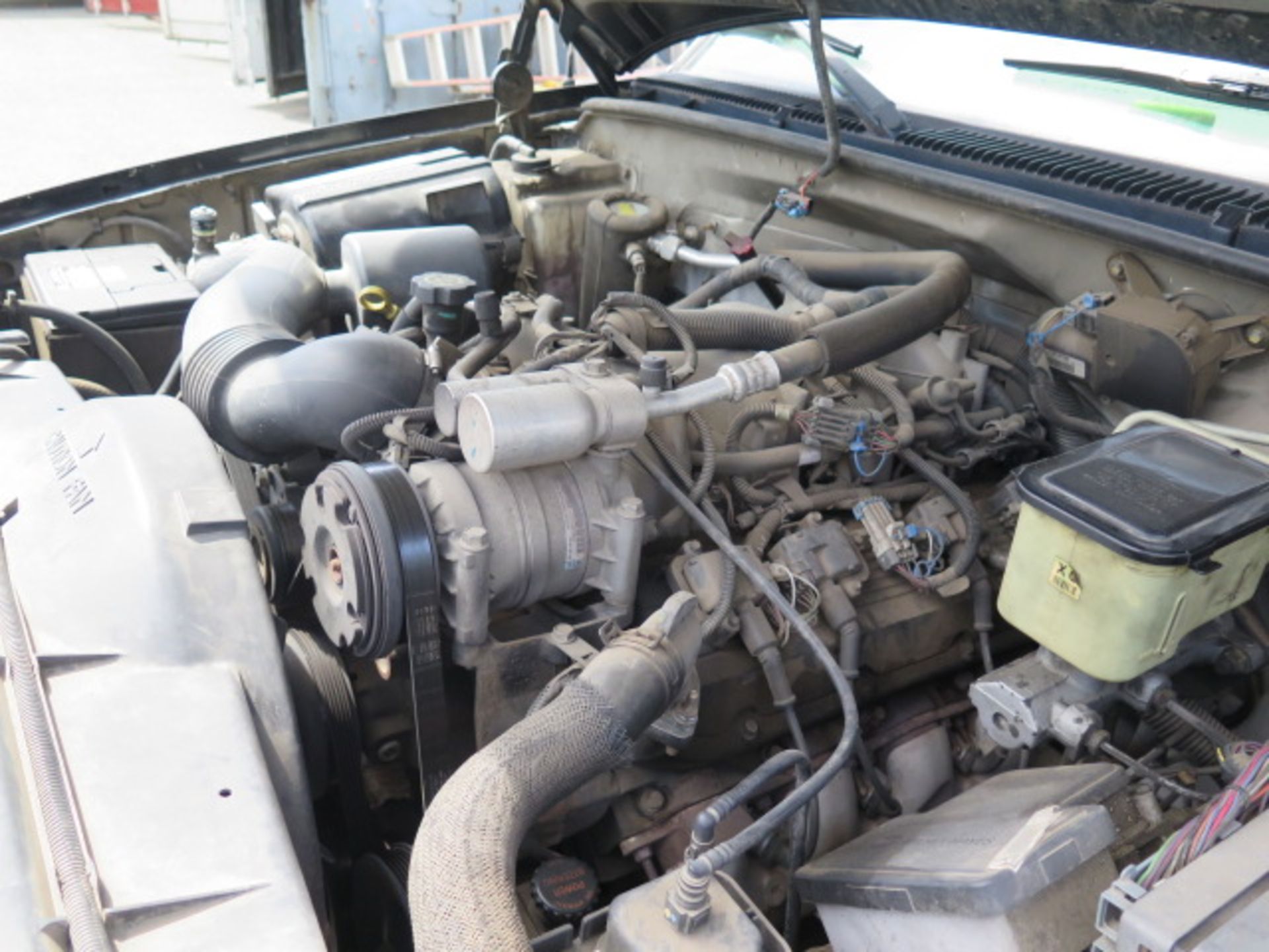 2001 Chevrolet Silverado 3500HD Welding Utility Truck Lisc# 6U26651 w/ 8.1L V8 Gas Engine, Automatic - Image 16 of 19