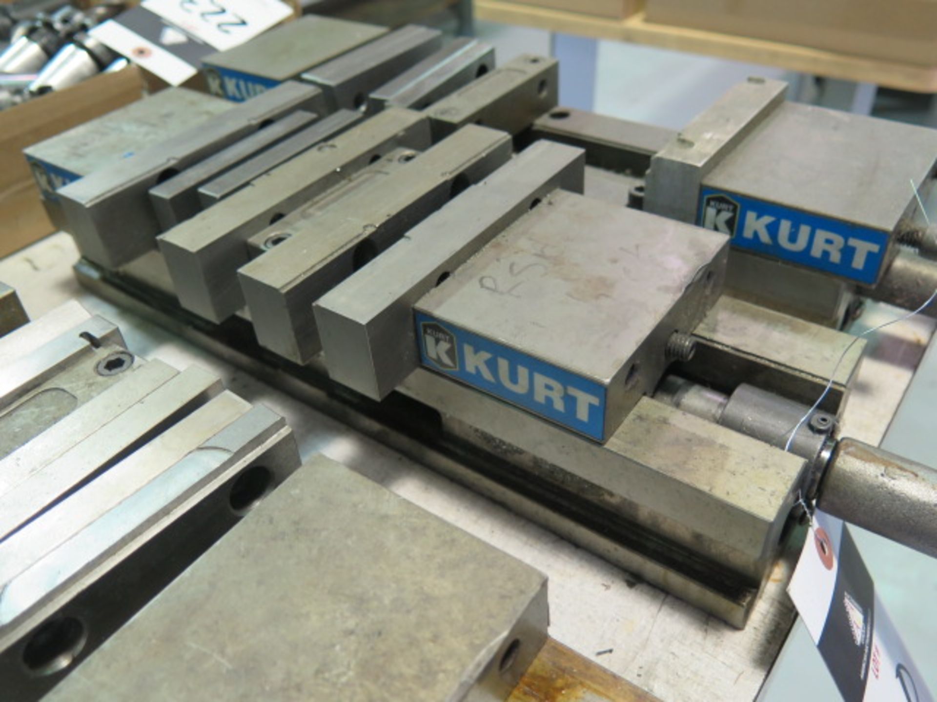 Kurt DL430 4" Double-Lock Vise - Image 2 of 2