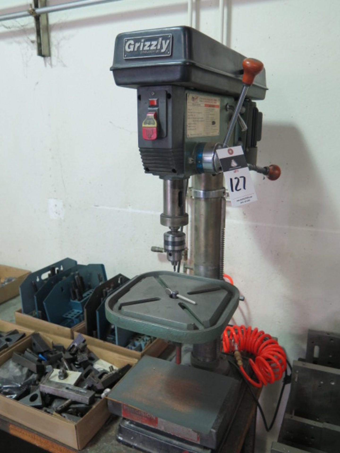 Grizzly mdl. G7943 Bench Model Drill Press