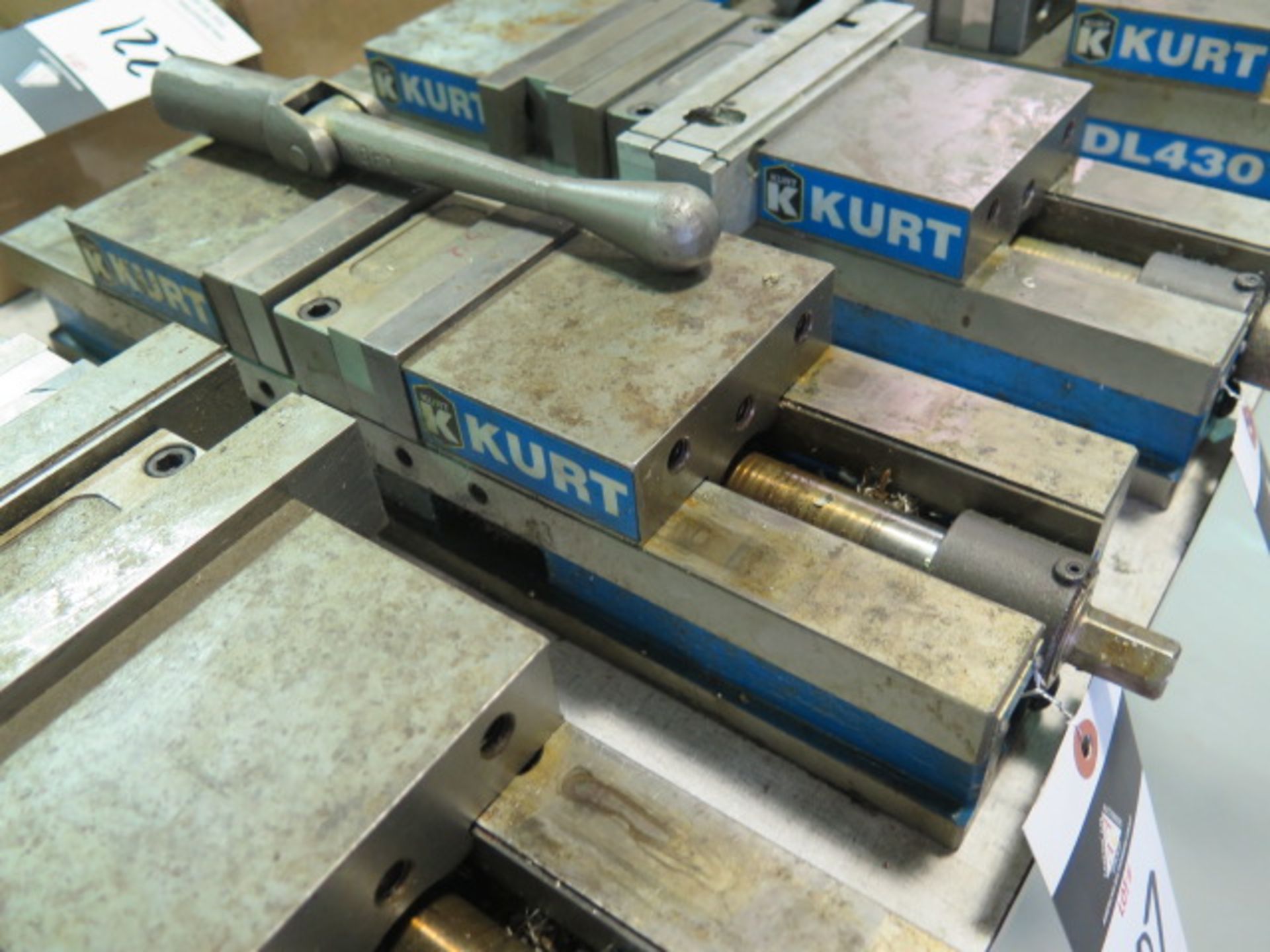 Kurt DL430 4" Double-Lock Vise - Image 2 of 2