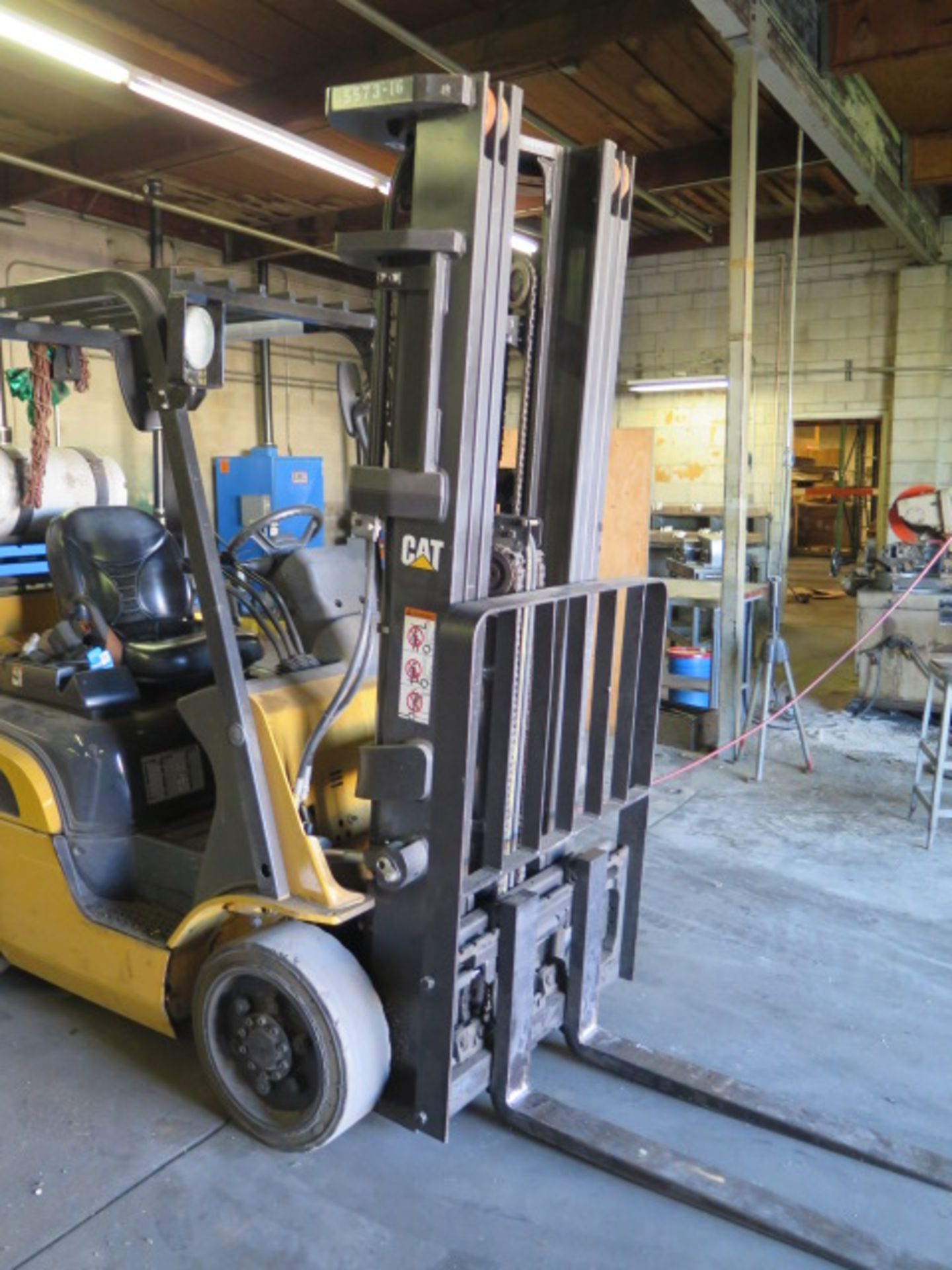Caterpillar 2C5000 3150 Lb Cap LPG Forklift s/n AT9034227 w/ 3-Stage Mast, 217” Lift Height, Side - Image 4 of 13