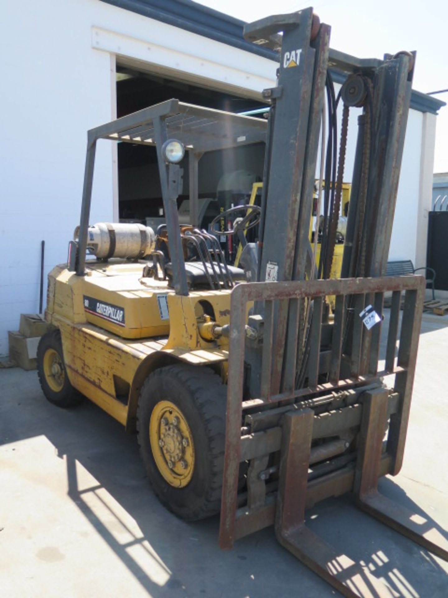 Caterpillar 80 8000 Lb Cap LPG Forklift w/ 2-Stage Mast, Side Shift, Pneumatic Yard Tires - Image 2 of 9