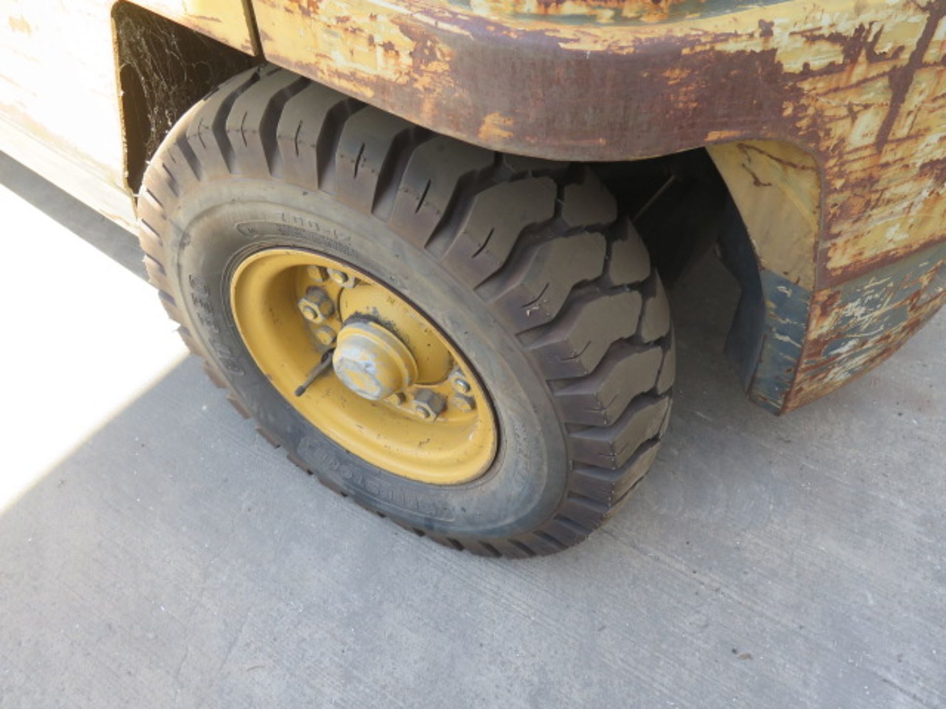 Caterpillar 80 8000 Lb Cap LPG Forklift w/ 2-Stage Mast, Side Shift, Pneumatic Yard Tires - Image 6 of 9