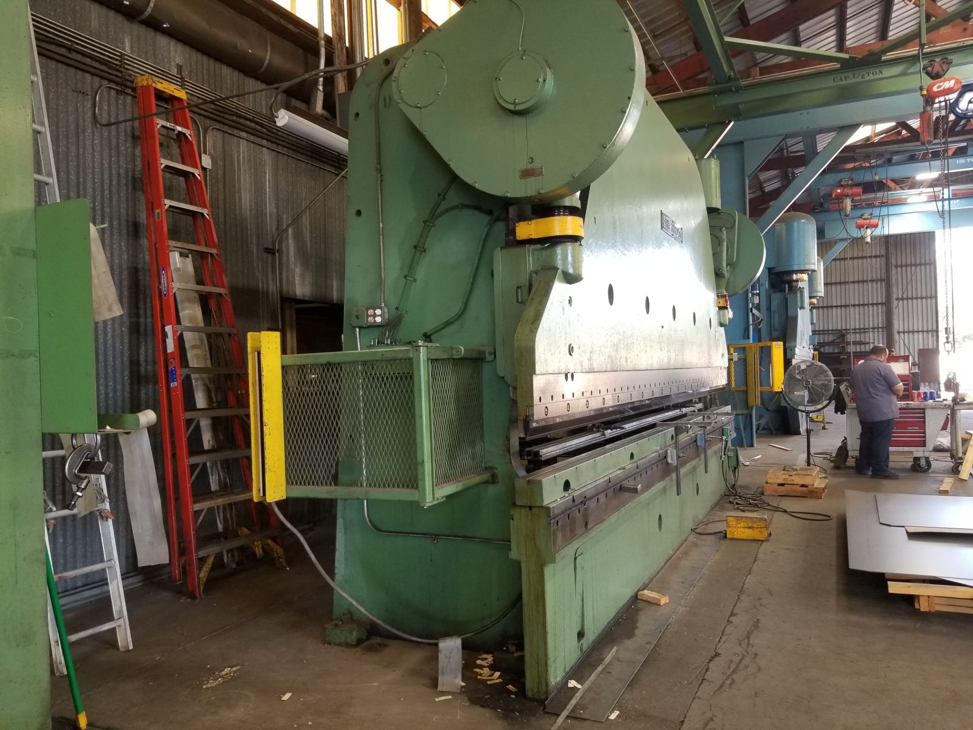 Cincinnati 13-Series 400 Ton x 16’ (20’ Actual Bed) CNC Mechanical Press Brake (1976) s/n 40356 - Image 3 of 7