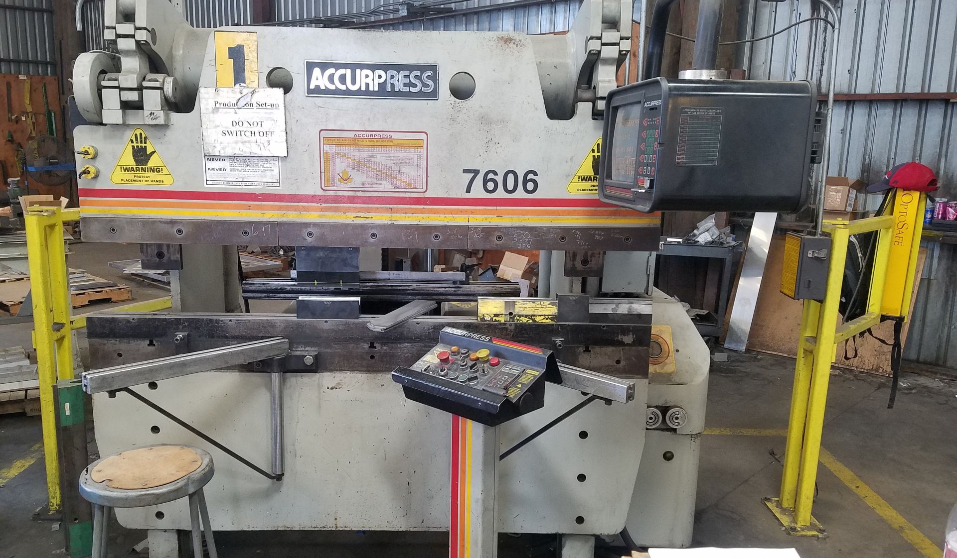 1995 Accurpress mdl. 7606 60 Ton x 6’ CNC Hydraulic Press Brake s/n 2913 w/ Accurpress CNC Controls