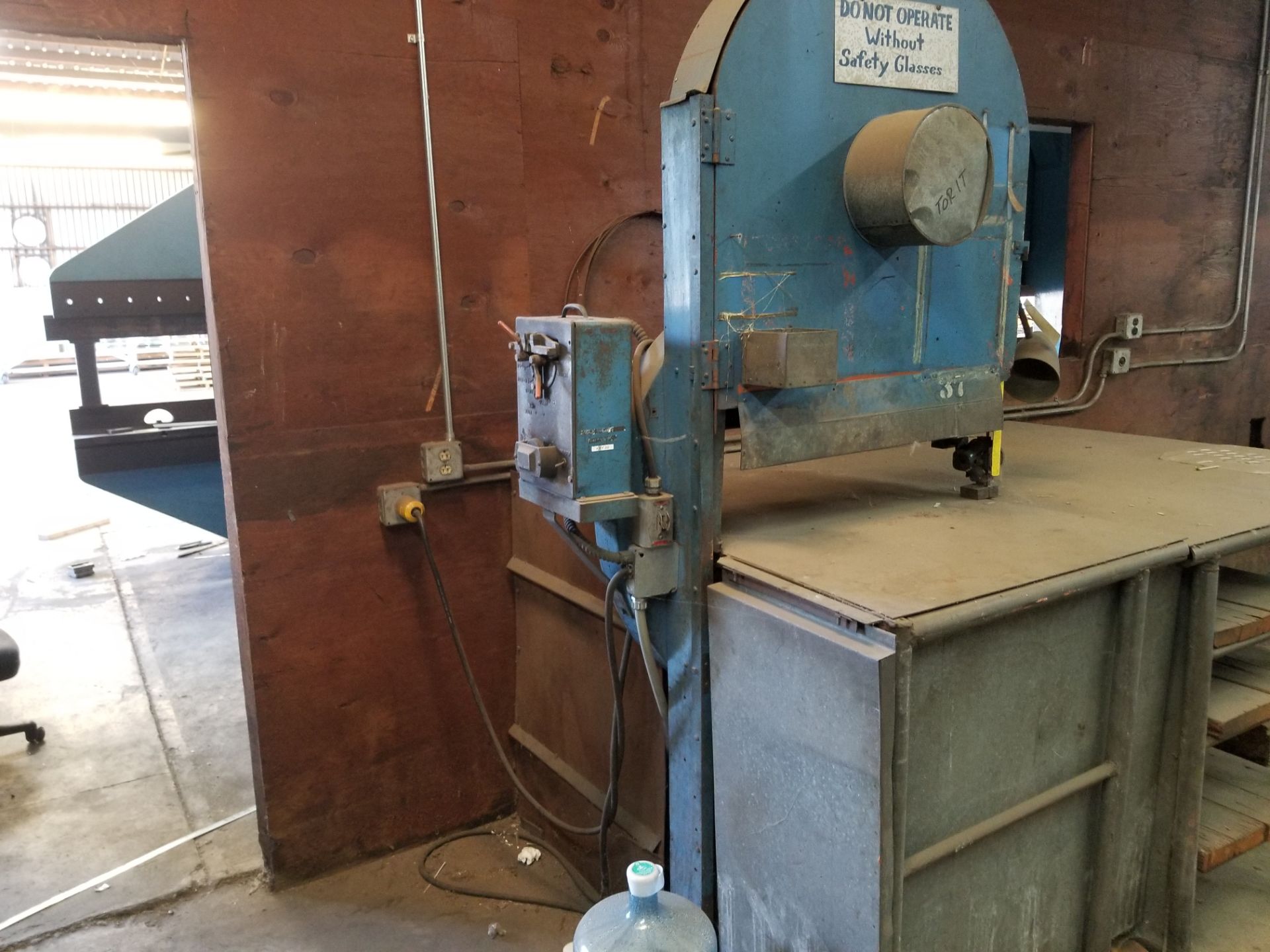 32” Vertical Band Saw w/ 58” x 82” Table