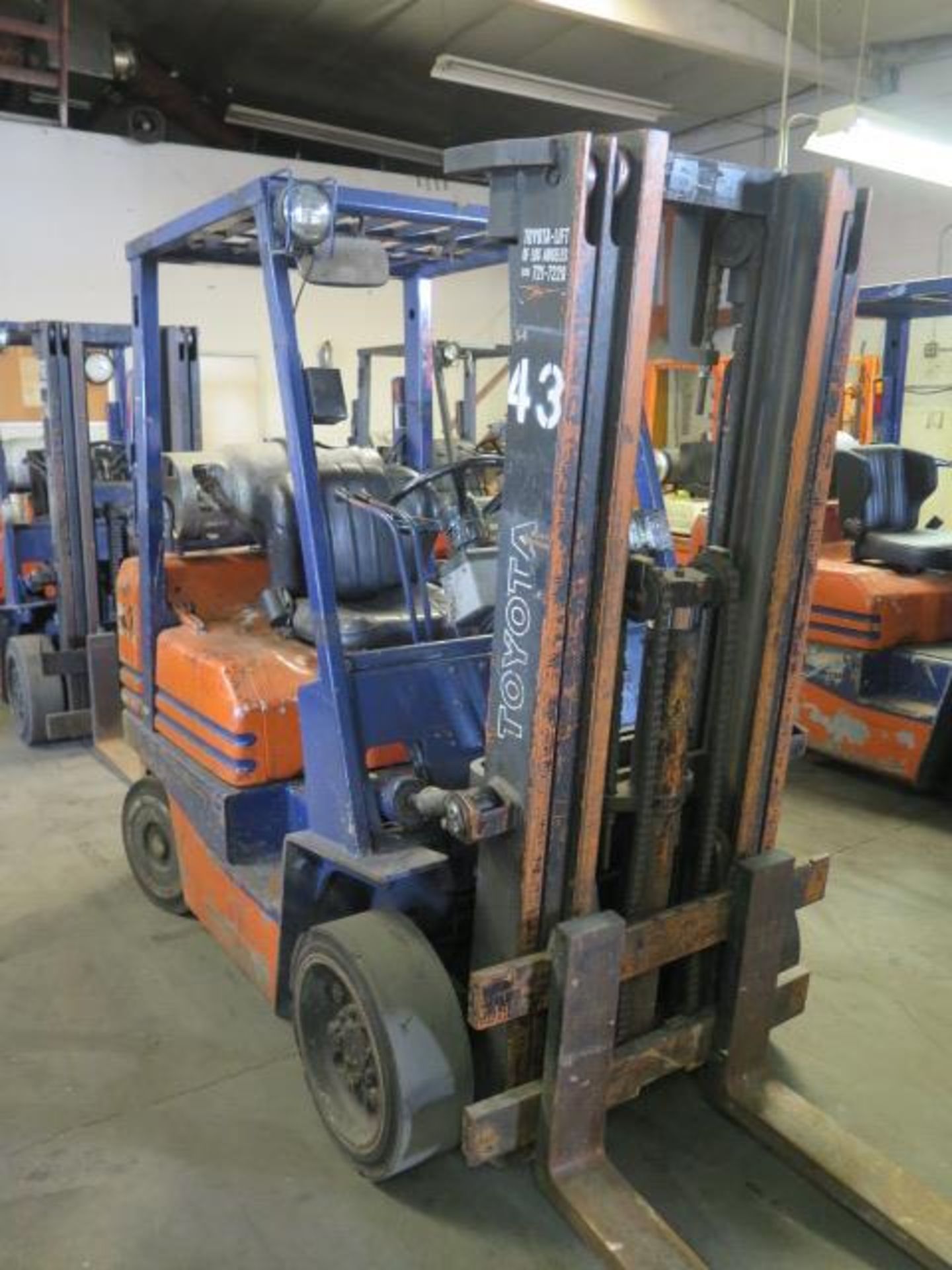 Toyota 5FGC25 5000 Lb Cap LPG Forklift s/n 18534 w/ 3-Stage Mast, 185” Lift Height, Cushion Tires - Image 2 of 10