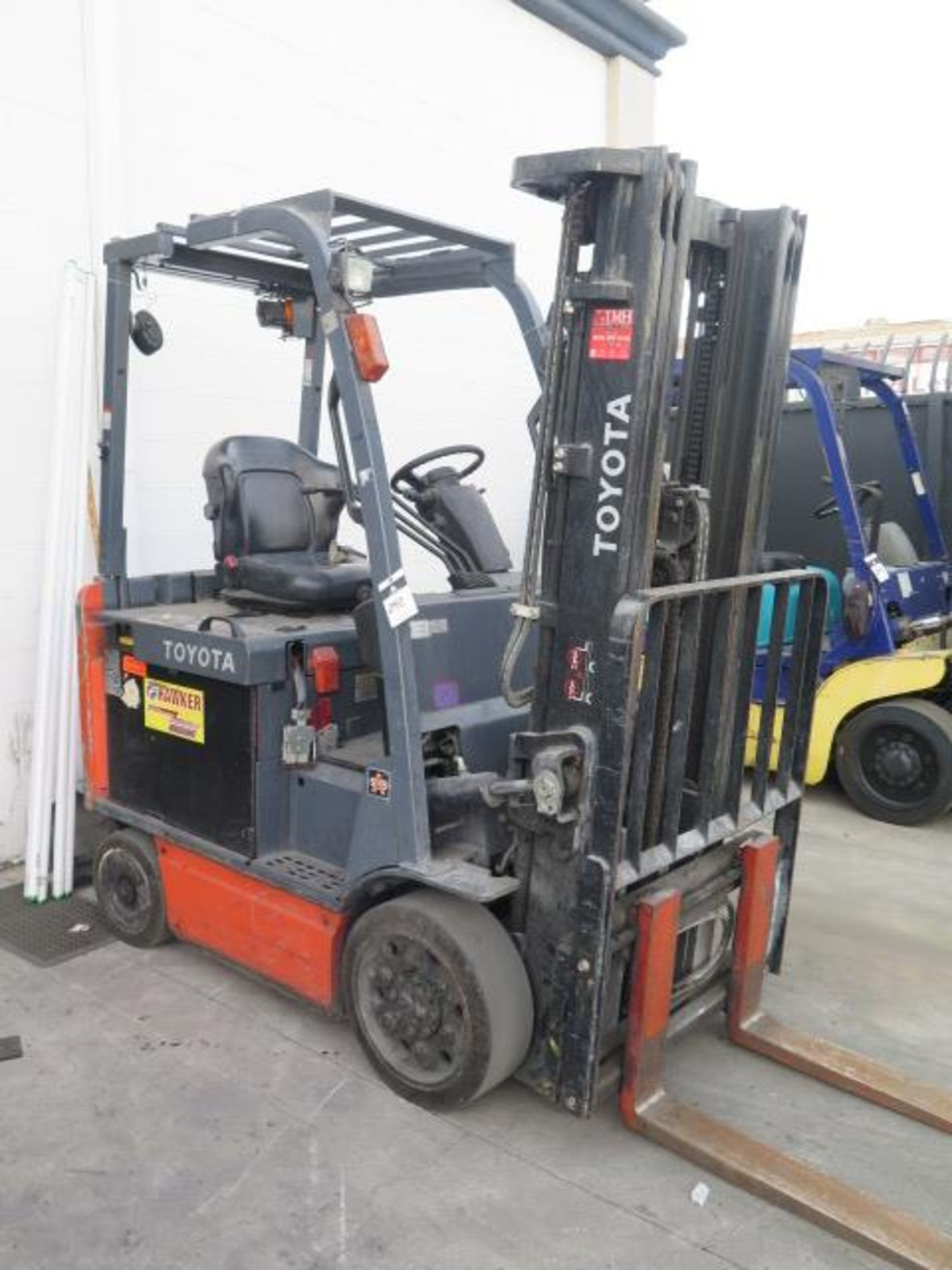 Toyota 8FBCU25 5000 Lb Cap Electric Forklift s/n 64087 w/ 3-Stage Mast, 198” Lift Height, Side