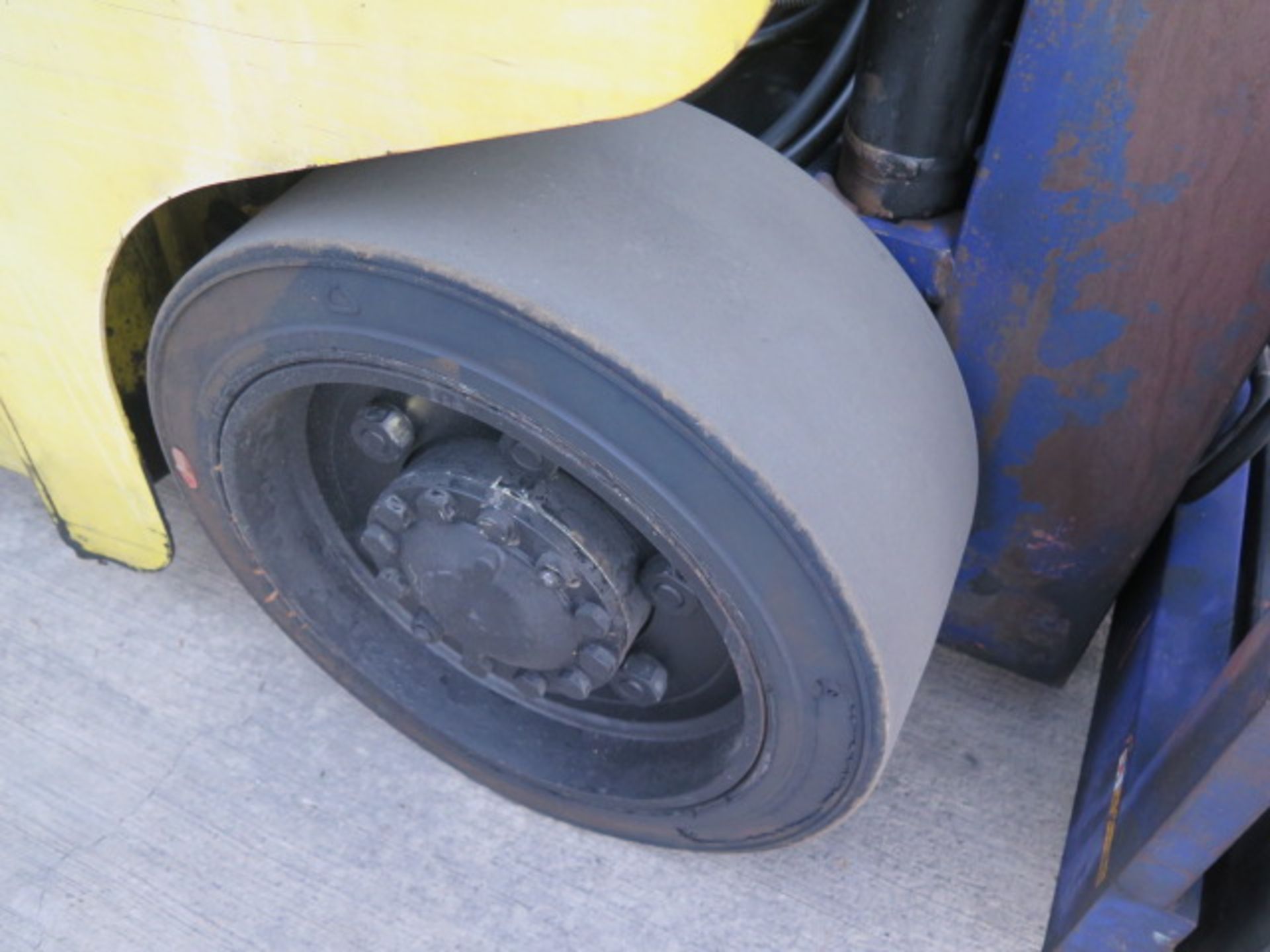 Komatsu 8000 Lb Cap LPG Forklift w/ 3-Stage Mast, Side Shift, Cushion Tires - Image 9 of 10