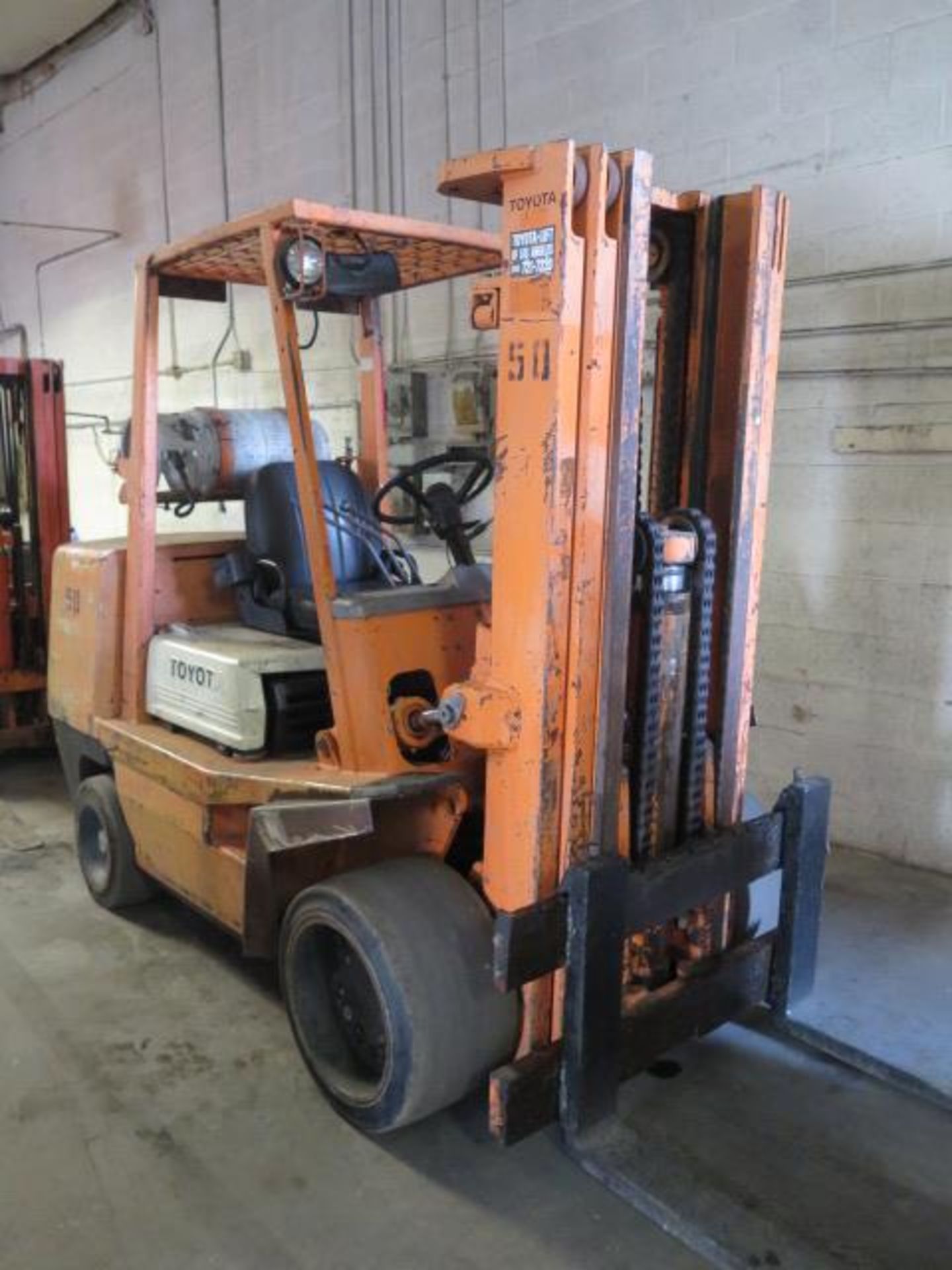 Toyota FGC45 10,000 Lb Cap LPG Forklift s/n FGC45-11615 w/ 3-Stage Mast, 157" Lift Height, Side - Image 2 of 10