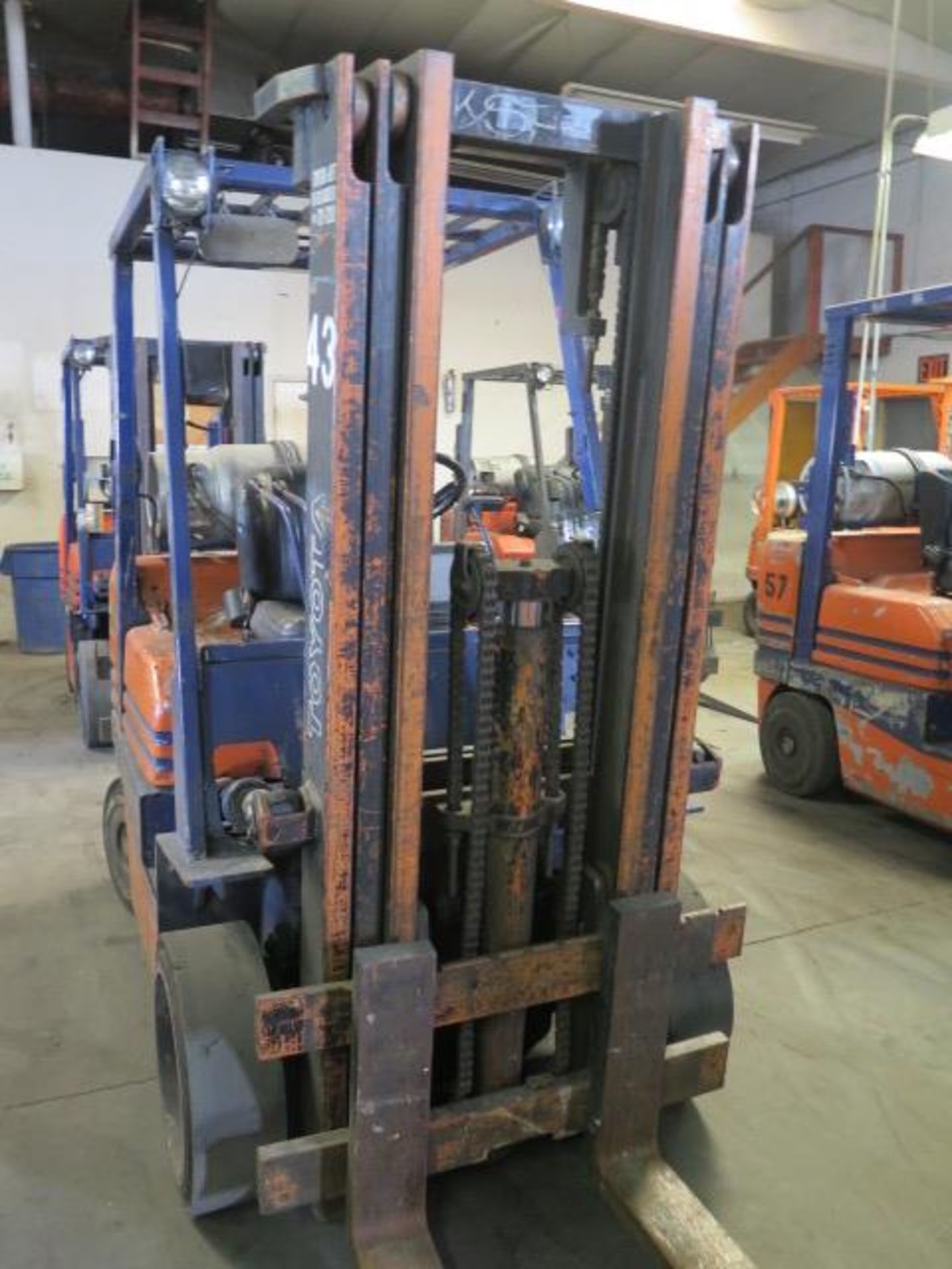 Toyota 5FGC25 5000 Lb Cap LPG Forklift s/n 18534 w/ 3-Stage Mast, 185” Lift Height, Cushion Tires - Image 5 of 10