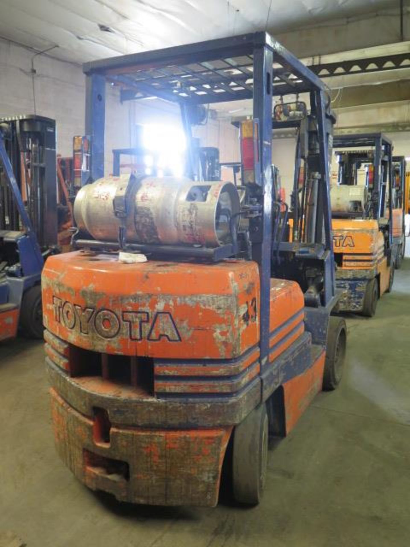 Toyota 5FGC25 5000 Lb Cap LPG Forklift s/n 18534 w/ 3-Stage Mast, 185” Lift Height, Cushion Tires - Image 3 of 10