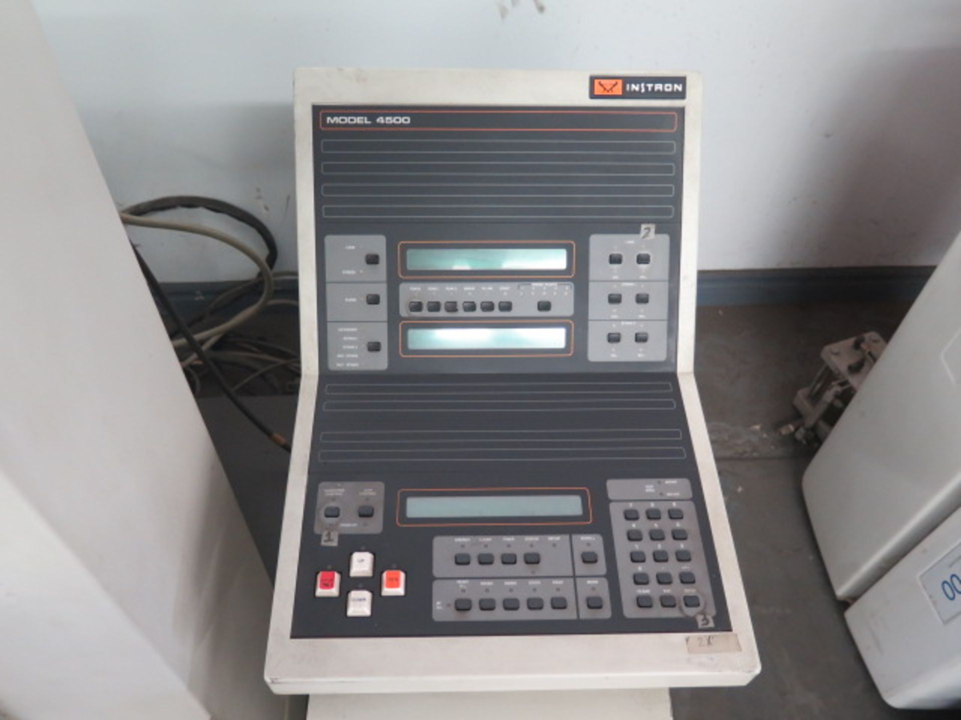 Instron 4501 Tensile Tester s/n H3105 w/ Digital Controls, Heat Wave Test Chamber (Oven) - Image 6 of 8