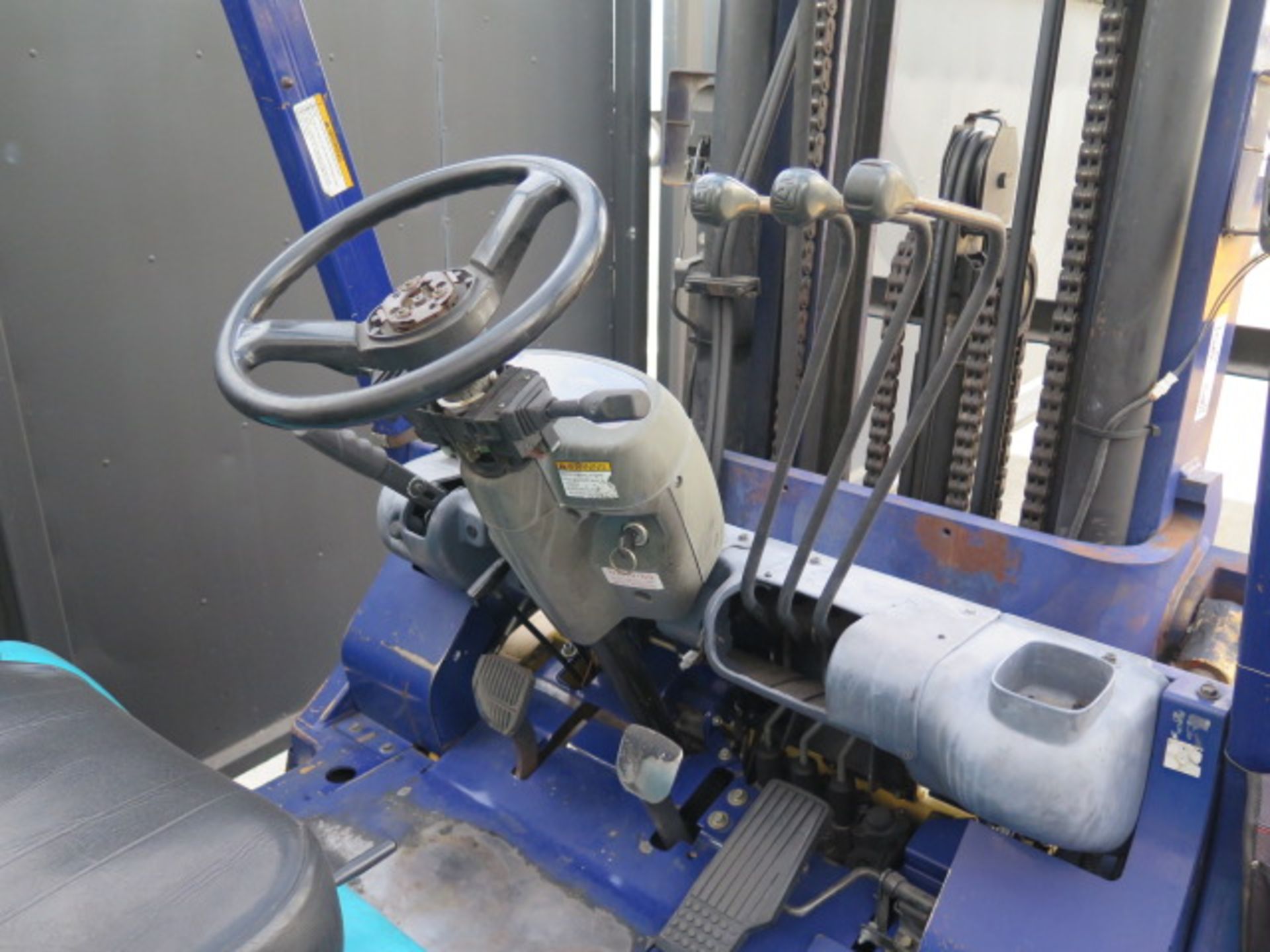 Komatsu 8000 Lb Cap LPG Forklift w/ 3-Stage Mast, Side Shift, Cushion Tires - Image 7 of 10
