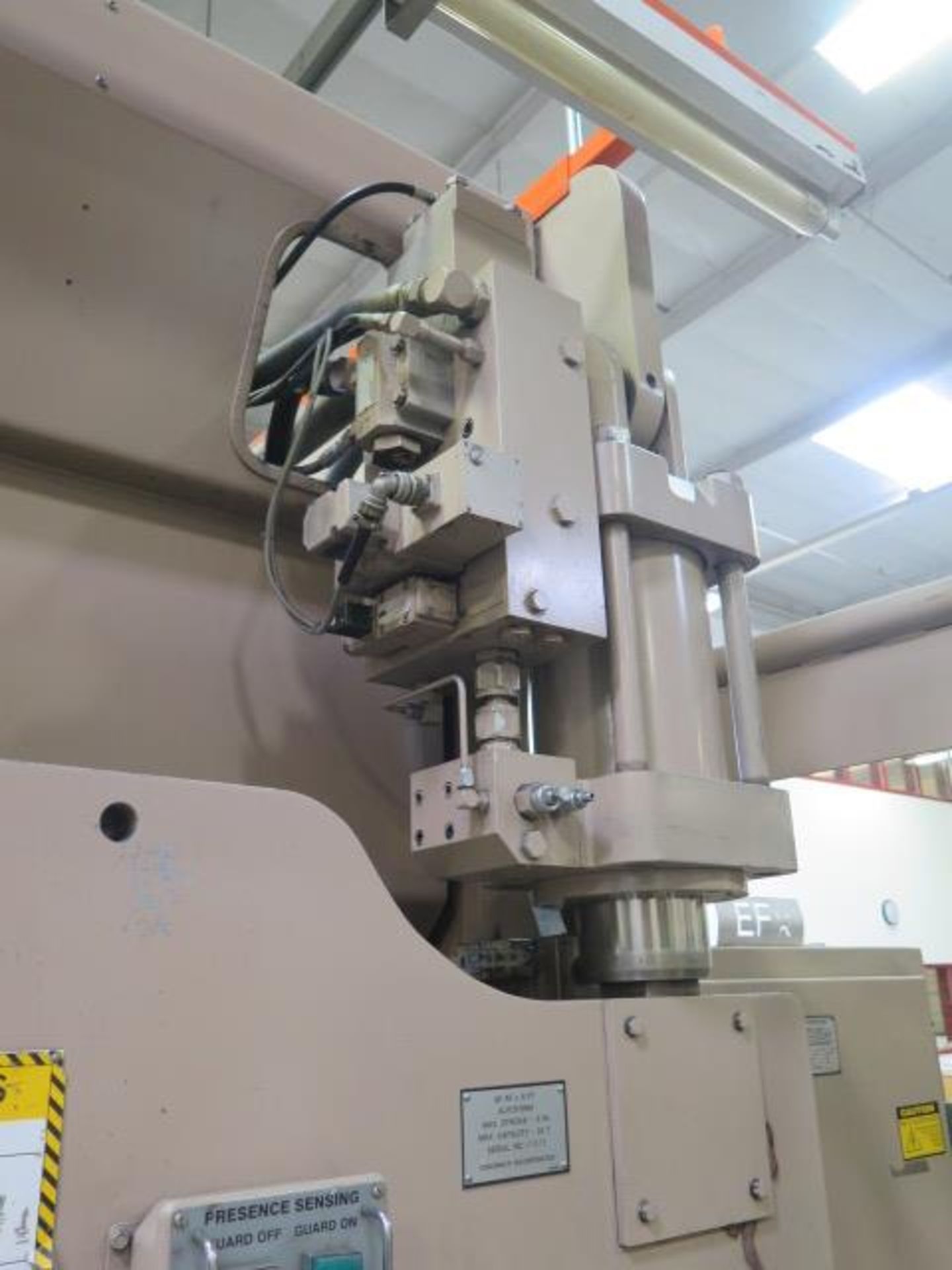 Cincinnati 90AFx6 90 Ton x 8’ Hydraulic Multi Axis CNC Press Brake s/n 47678 w/ Adaptive Controls - Image 15 of 18