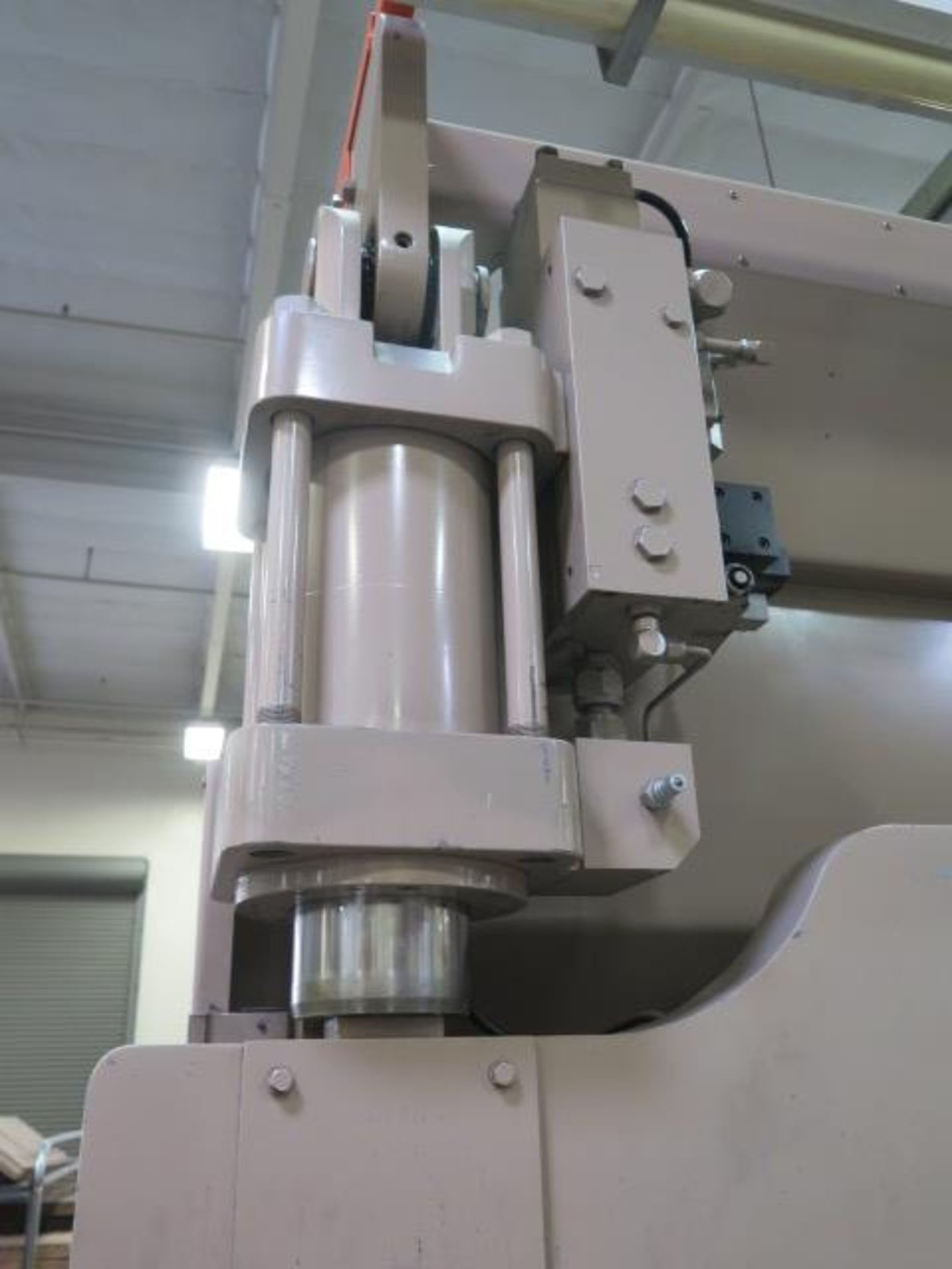 Cincinnati 90AFx6 90 Ton x 8’ Hydraulic Multi Axis CNC Press Brake s/n 47678 w/ Adaptive Controls - Image 14 of 18