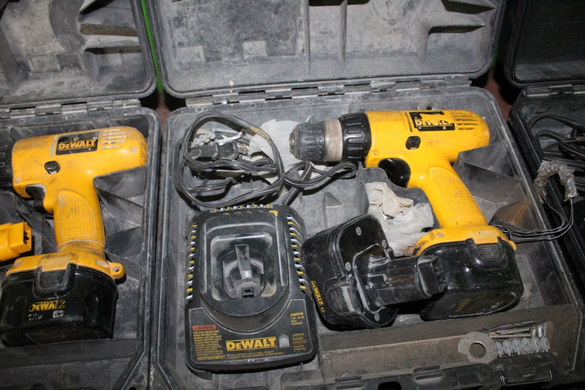 DEWALT 12V CORDLESS DRILL WITH BATTERY, CHARGER AND CASE