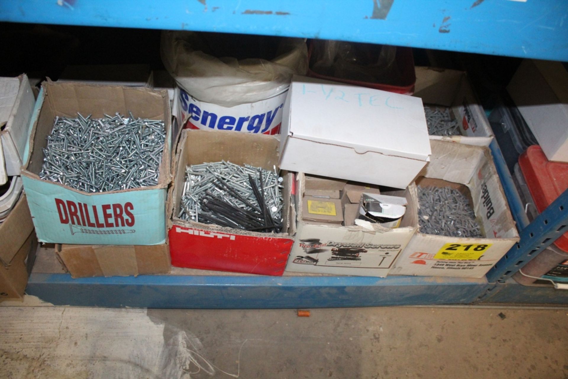 LARGE ASSORTMENT OF SCREWS AND FASTENERS - Image 3 of 3