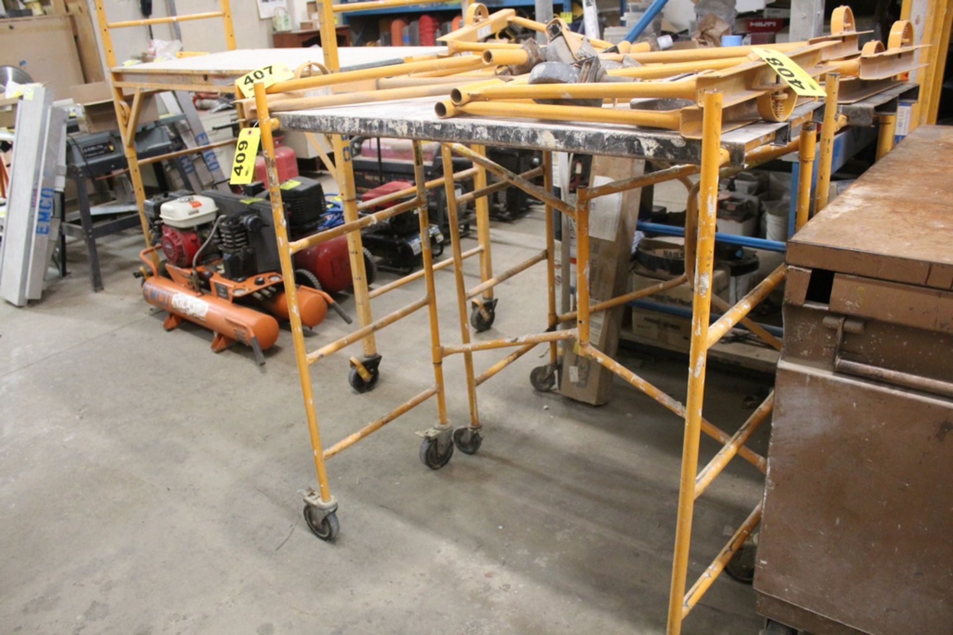 4' PORTABLE FOLDING SCAFFOLD-48" X 42" X 20", WITH PLANK