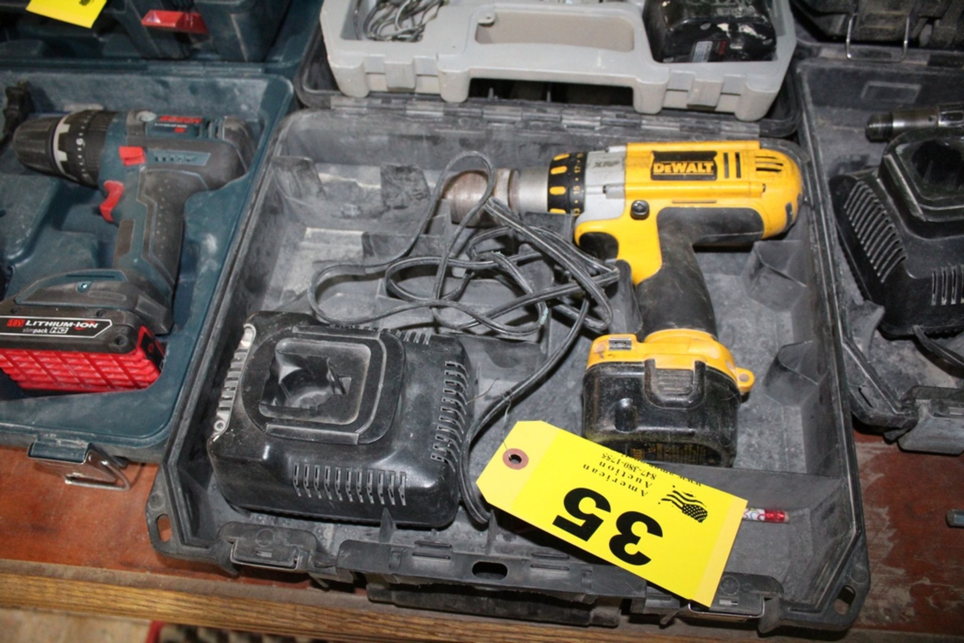 DEWALT MODEL DC940 1/2" CORDLESS DRILL/DRIVER WITH BATTERY, CHARGER AND CASE