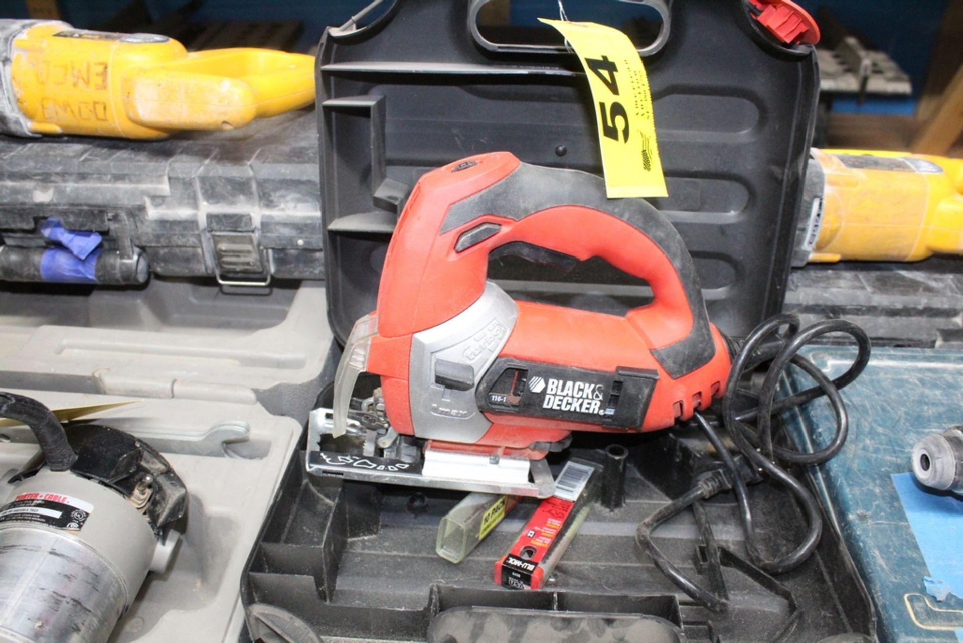 BLACK & DECKER MODEL JS600 JIGSAW WITH CASE