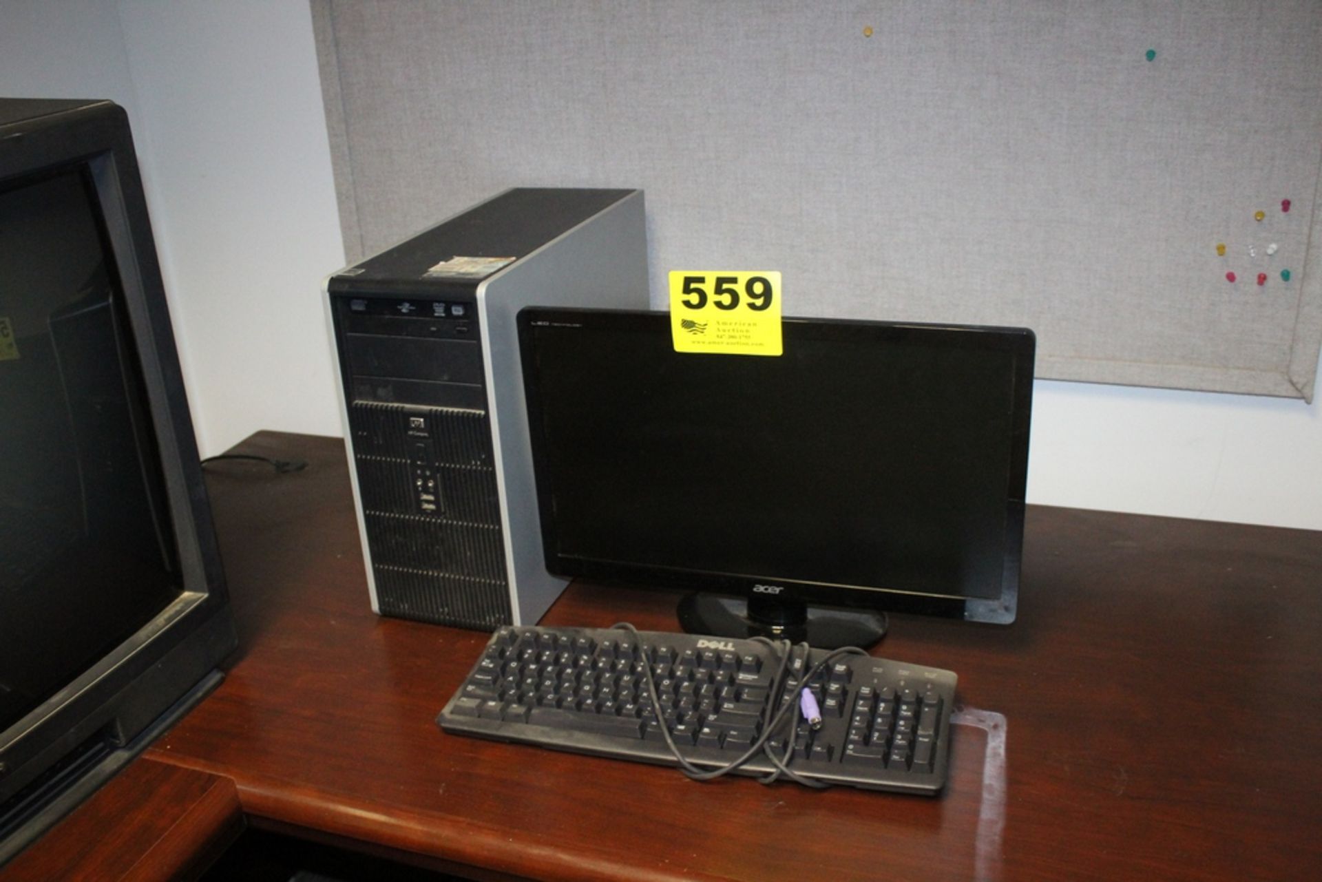 HP MODEL DC5800 DESKTOP COMPUTER WITH MONITOR