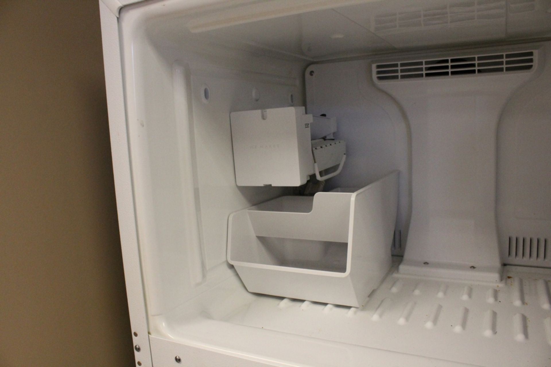 GE MODEL GTS18XCSBRWW REFRIGERATOR/FREEZER WITH ICE MAKER - Image 3 of 3