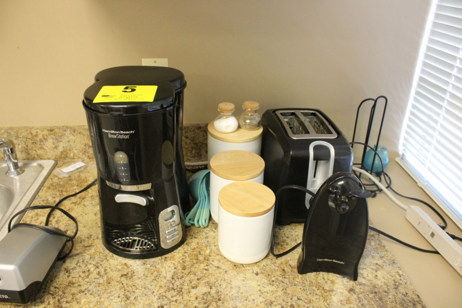 LOT-TOASTER, CAN OPENER, COFFEE BREWER & CONTAINERS