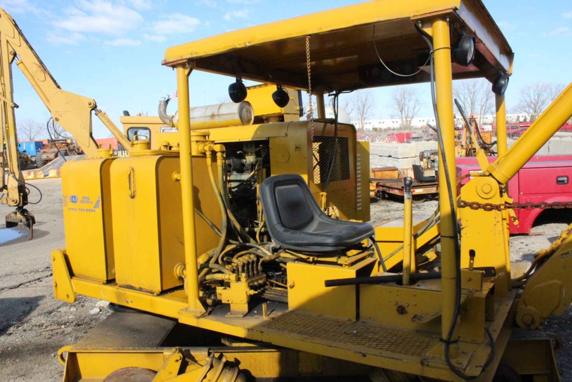 KERSHAW TIE CRANE (MISSING STARTER, OPERATIONAL CONDITION UNKNOWN) RAILROAD TIE GRAPPLE, DETROIT - Image 3 of 9