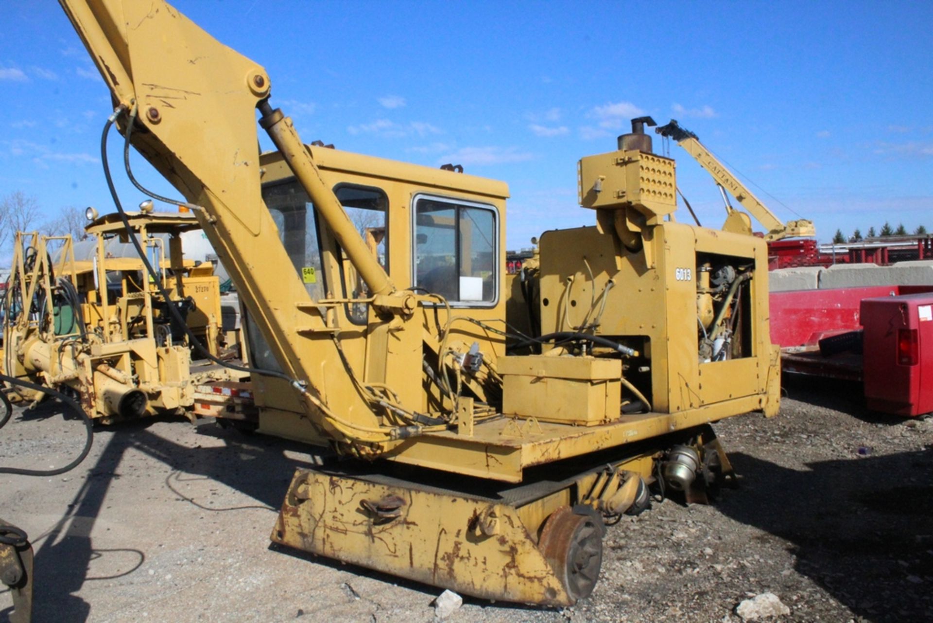 KERSHAW MODEL 12-4 TIE CRANE, RAILROAD TIE GRAPPLE, DETROIT DIESEL ENGINE - Image 2 of 12