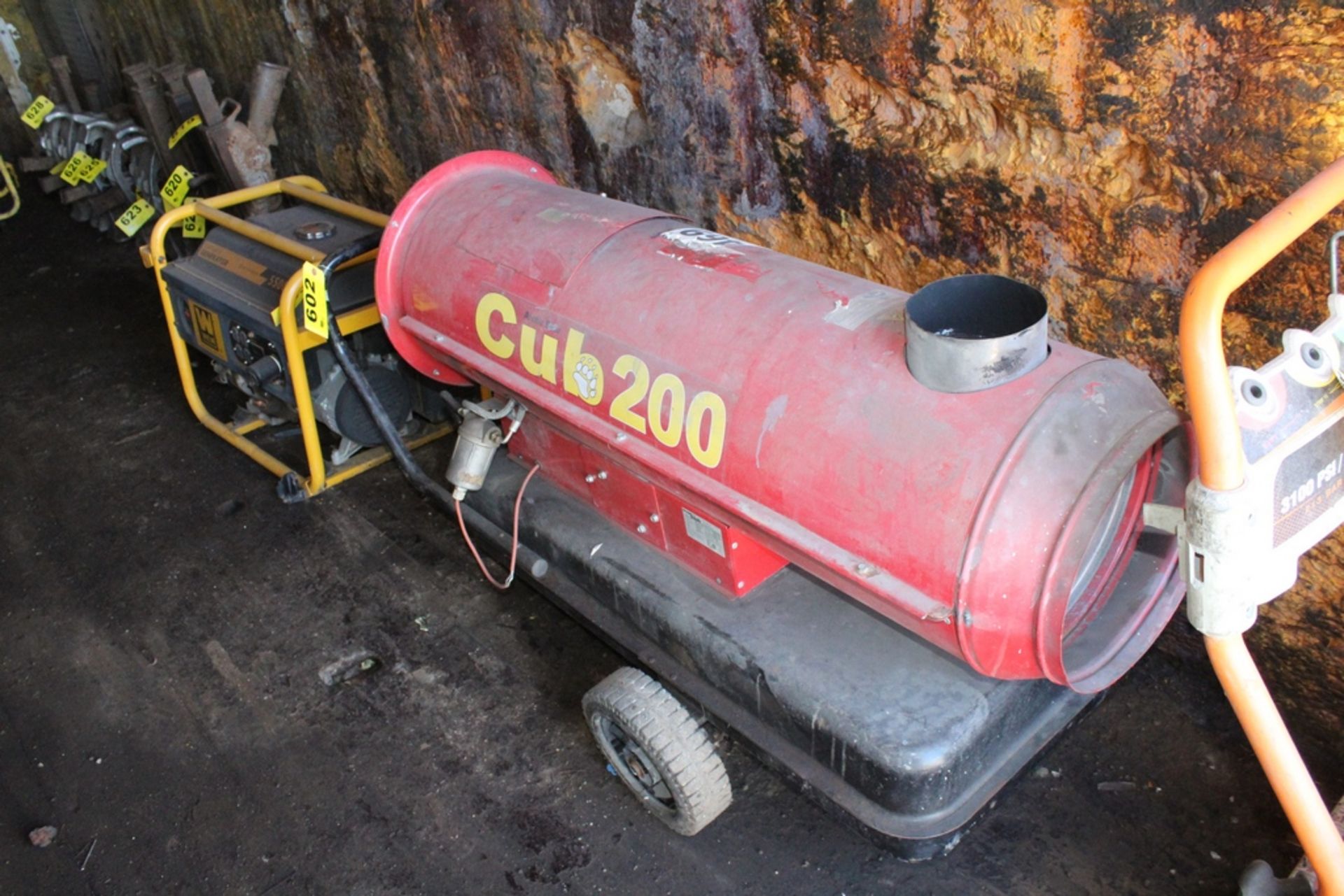 CUB MODEL 200 180,000 BTU PORTABLE KEROSENE HEATER