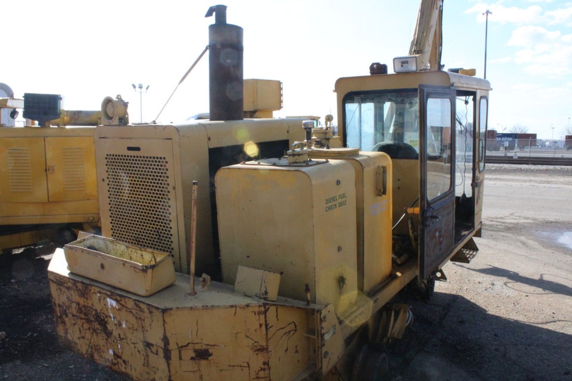 KERSHAW MODEL 12-4 TIE CRANE, RAILROAD TIE GRAPPLE, DETROIT DIESEL ENGINE - Image 6 of 12